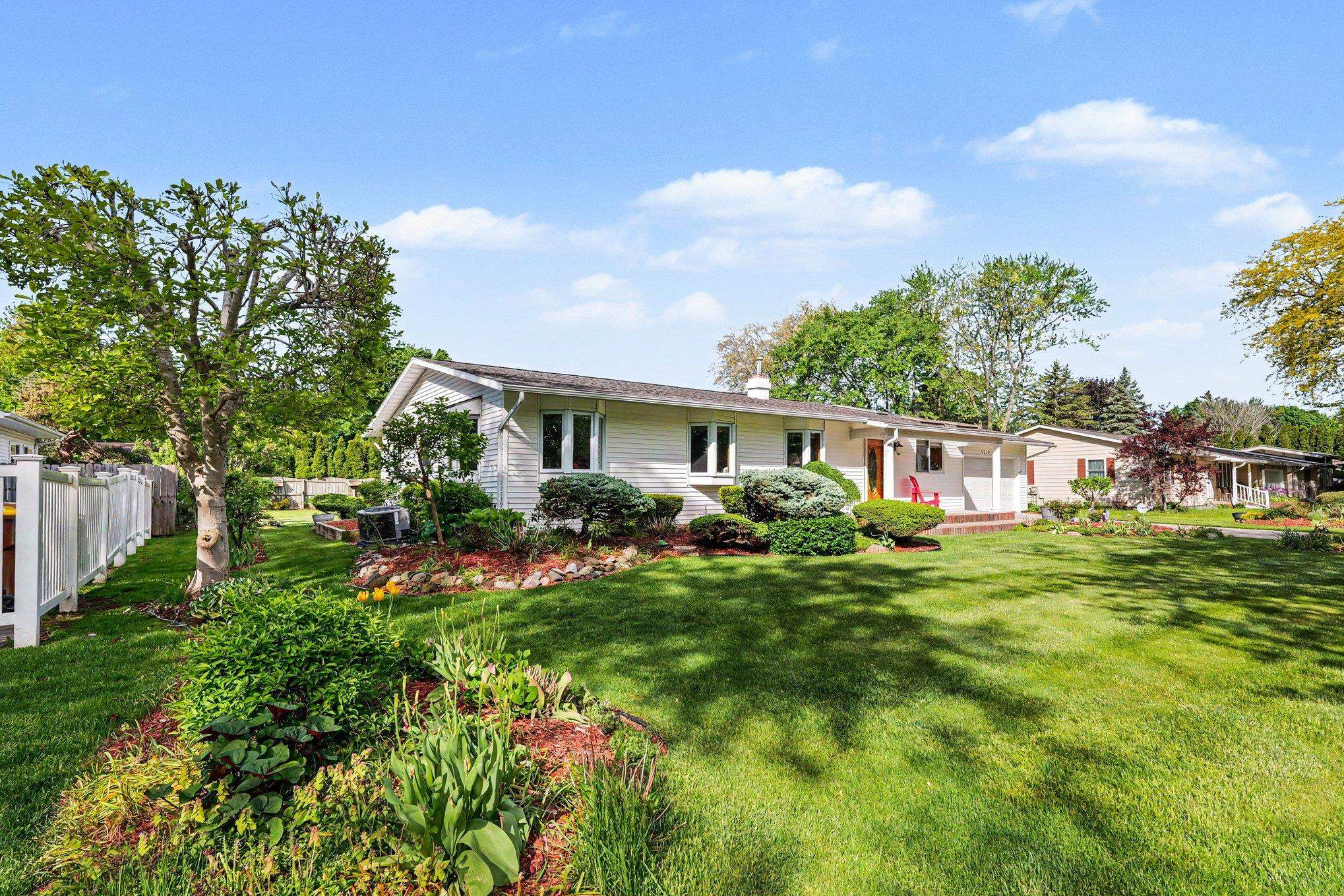 2nd image of 1210 Glenwood Dr, Mount Pleasant, MI 48858 | MLS# 80068627