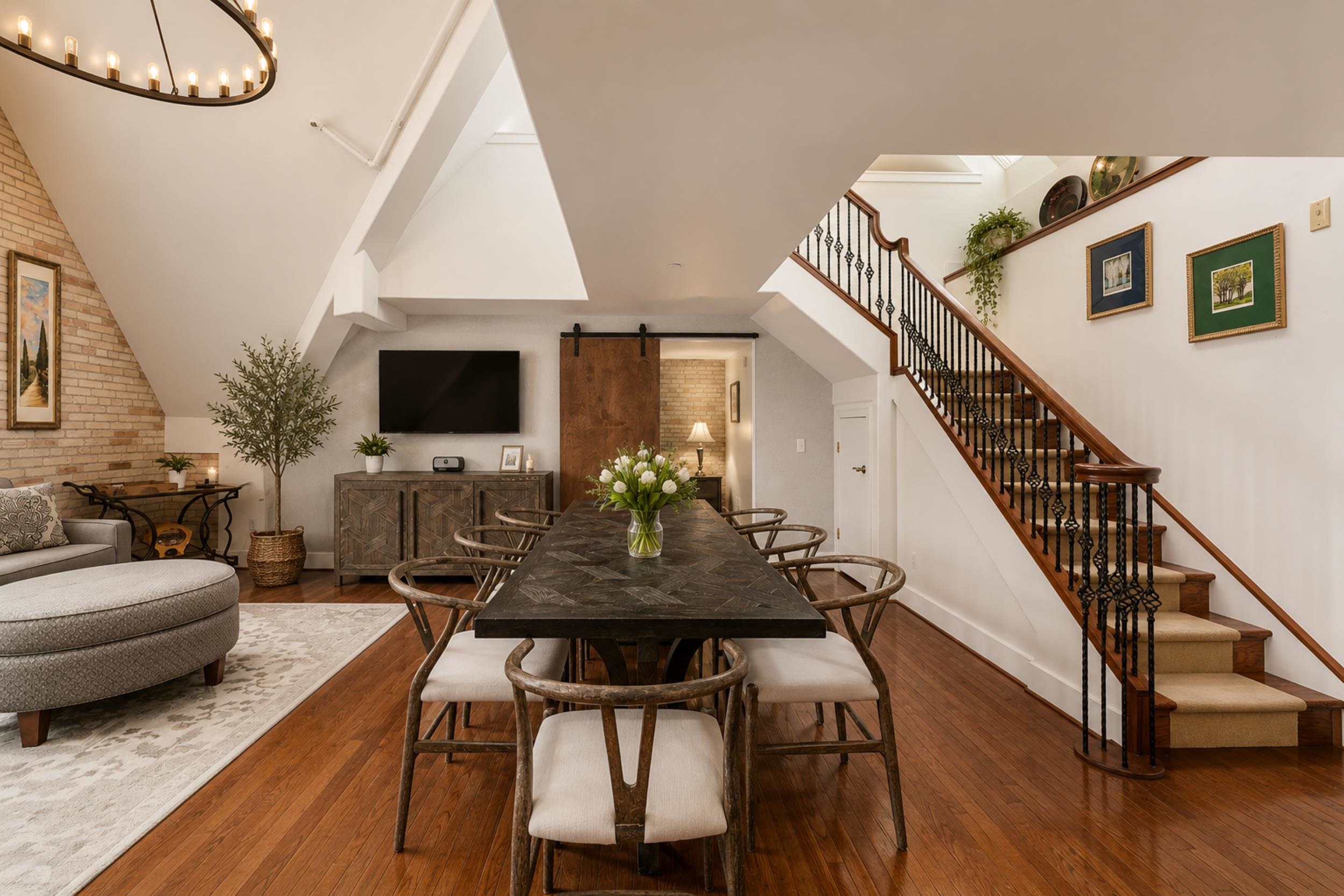 4th image of 810 Cottageview Dr, Traverse City, MI 49684 | MLS# 80068700