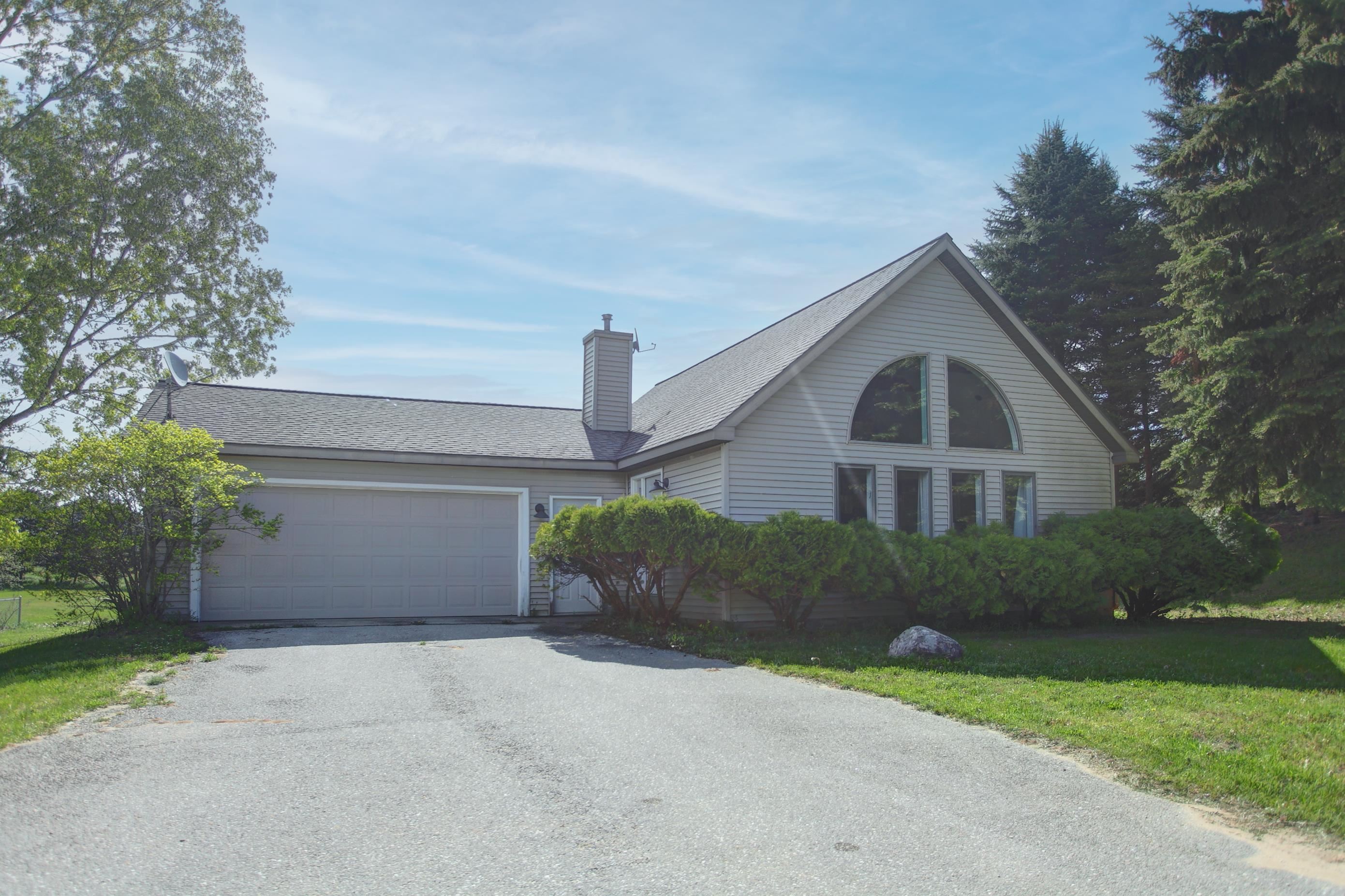 Photo 3 of Single family home for sale at 12325 Lincoln Holw Ct, Cedar, MI 49621 | MLS# 78080069035 | Listing updated on 2026-10-07