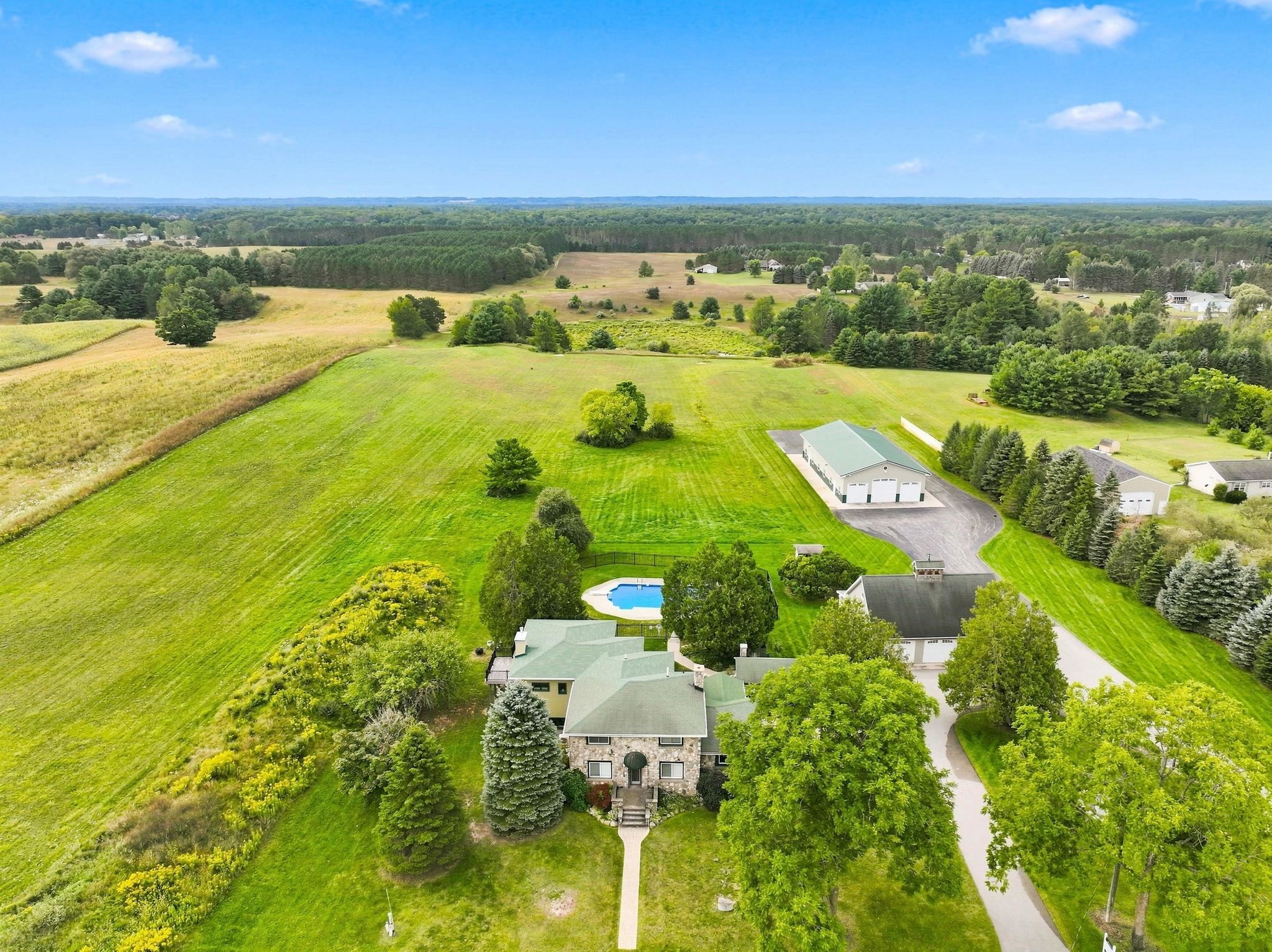 Photo 4 of Single family home for sale at 6801 Secor Rd, Traverse City, MI 49685 | MLS# 78080069362 | Listing updated on 2026-10-06