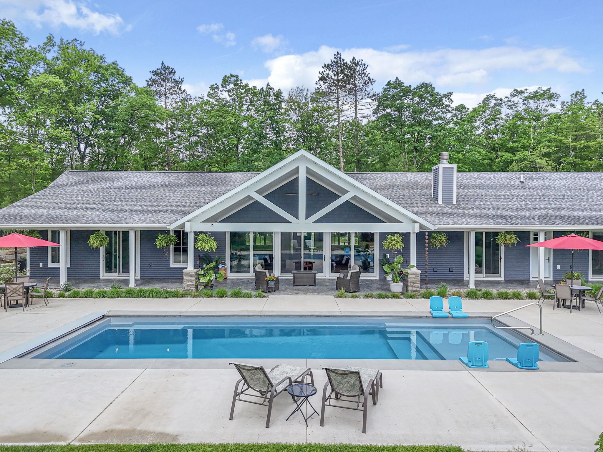 Photo 1 of Single family home for sale at 586 Starflower Ln, Traverse City, MI 49696 | MLS# 80069568 | Listing updated on 2026-09-18