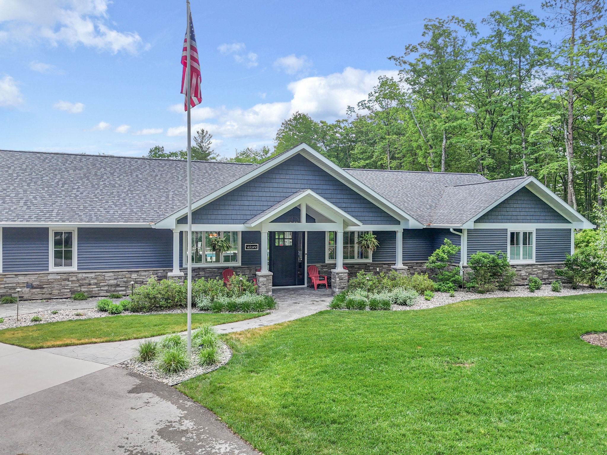 Photo 2 of Single family home for sale at 586 Starflower Ln, Traverse City, MI 49696 | MLS# 80069568 | Listing updated on 2026-09-18