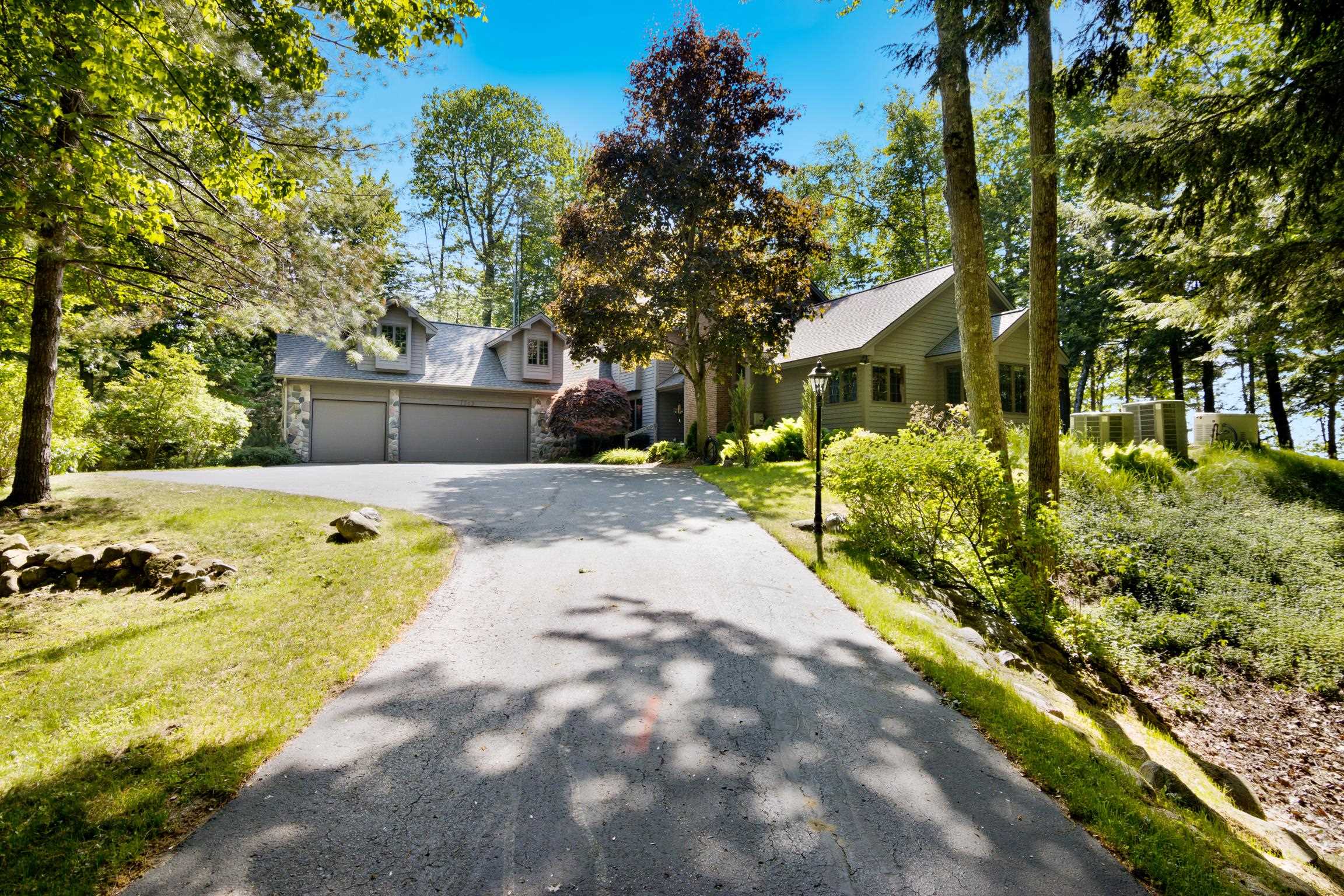 1143 Bay View Drive