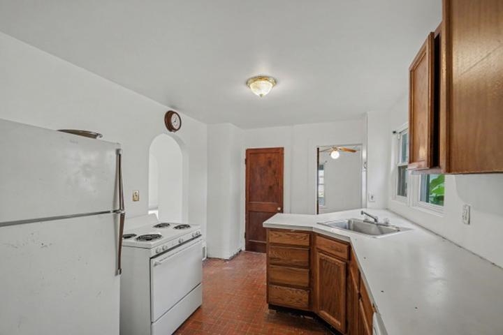 5th image of 221 W Center St, Alma, MI 48801 | MLS# 80069832