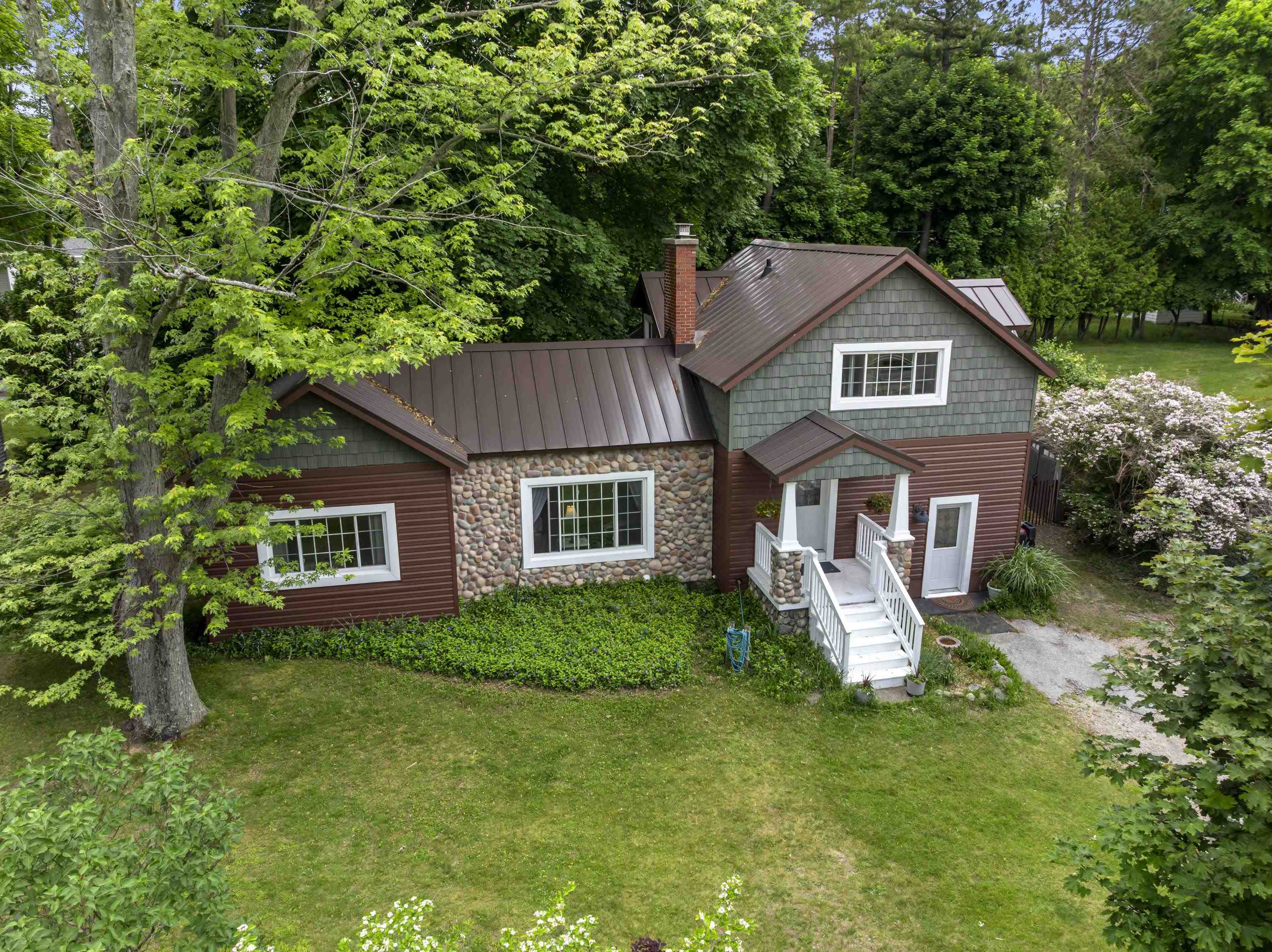 Photo 2 of Single family home for sale at 657 Crystal Ave, Frankfort, MI 49635 | MLS# 78080069835 | Listing updated on 2026-09-19