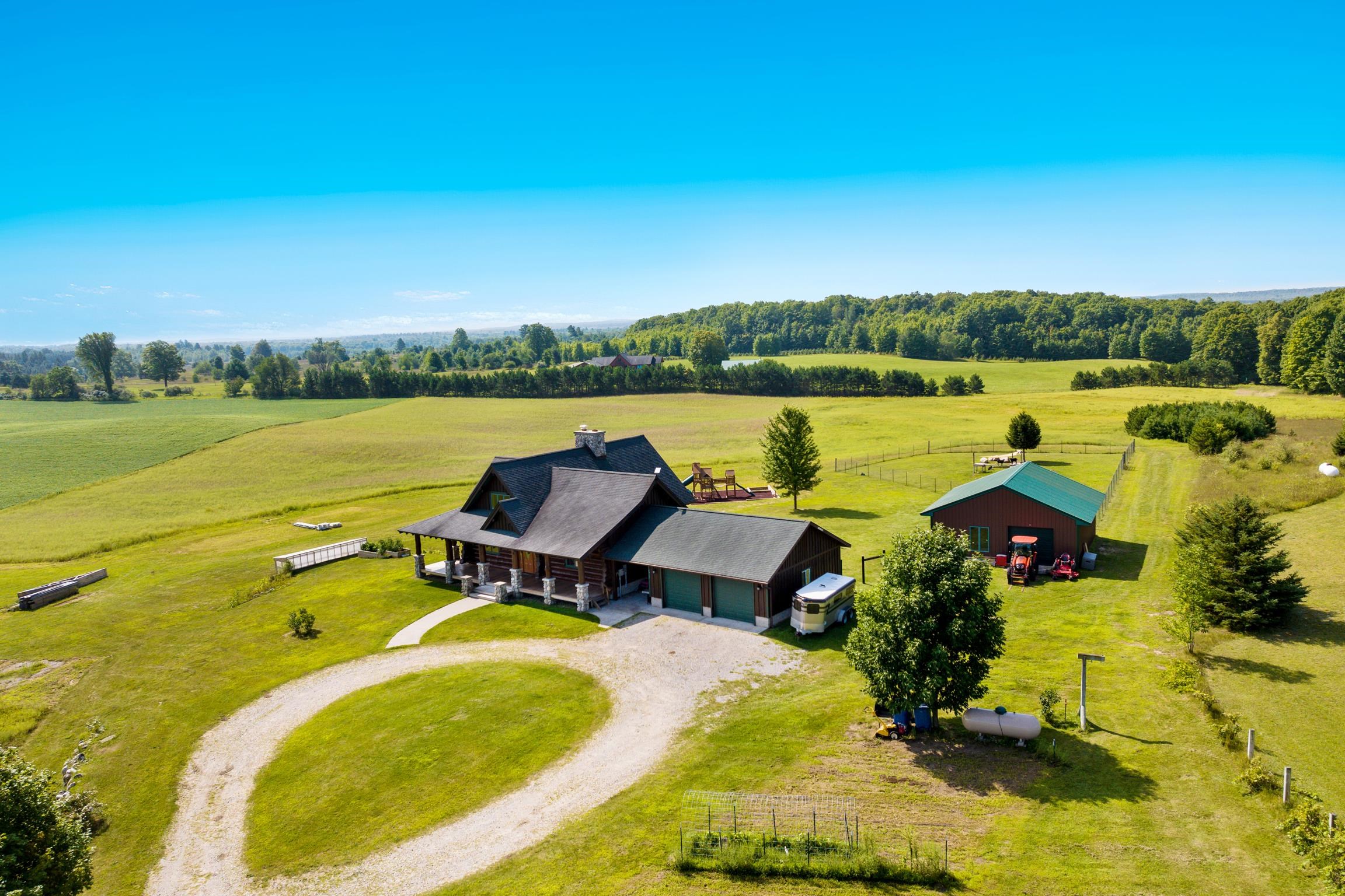 Photo 3 of Single family home for sale at 4311 Caro Ln, Kingsley, MI 49649 | MLS# 78080070190 | Listing updated on 2026-10-02