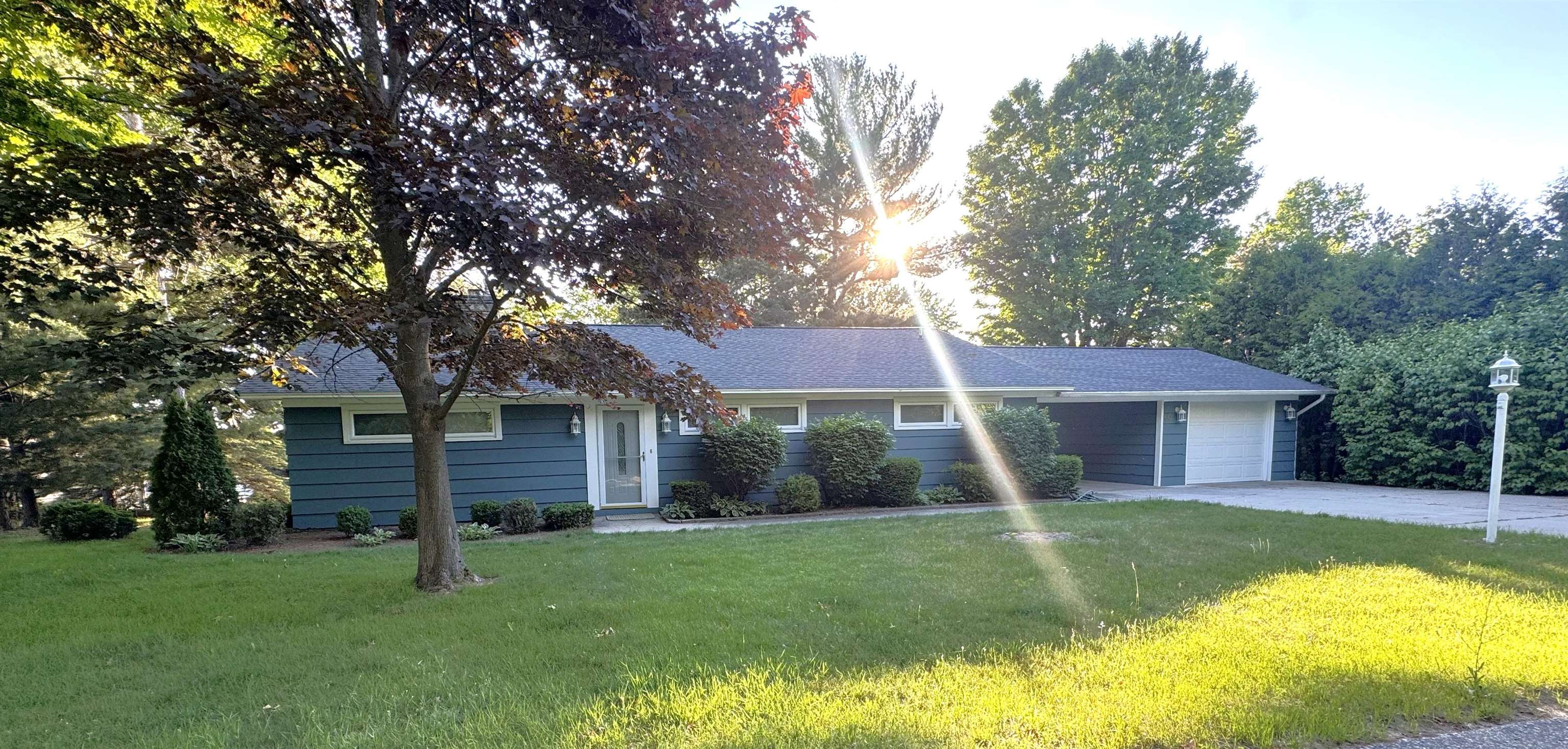 Photo 4 of Single family home for sale at 60 Park St, Traverse City, MI 49685 | MLS# 78080070197 | Listing updated on 2026-09-16