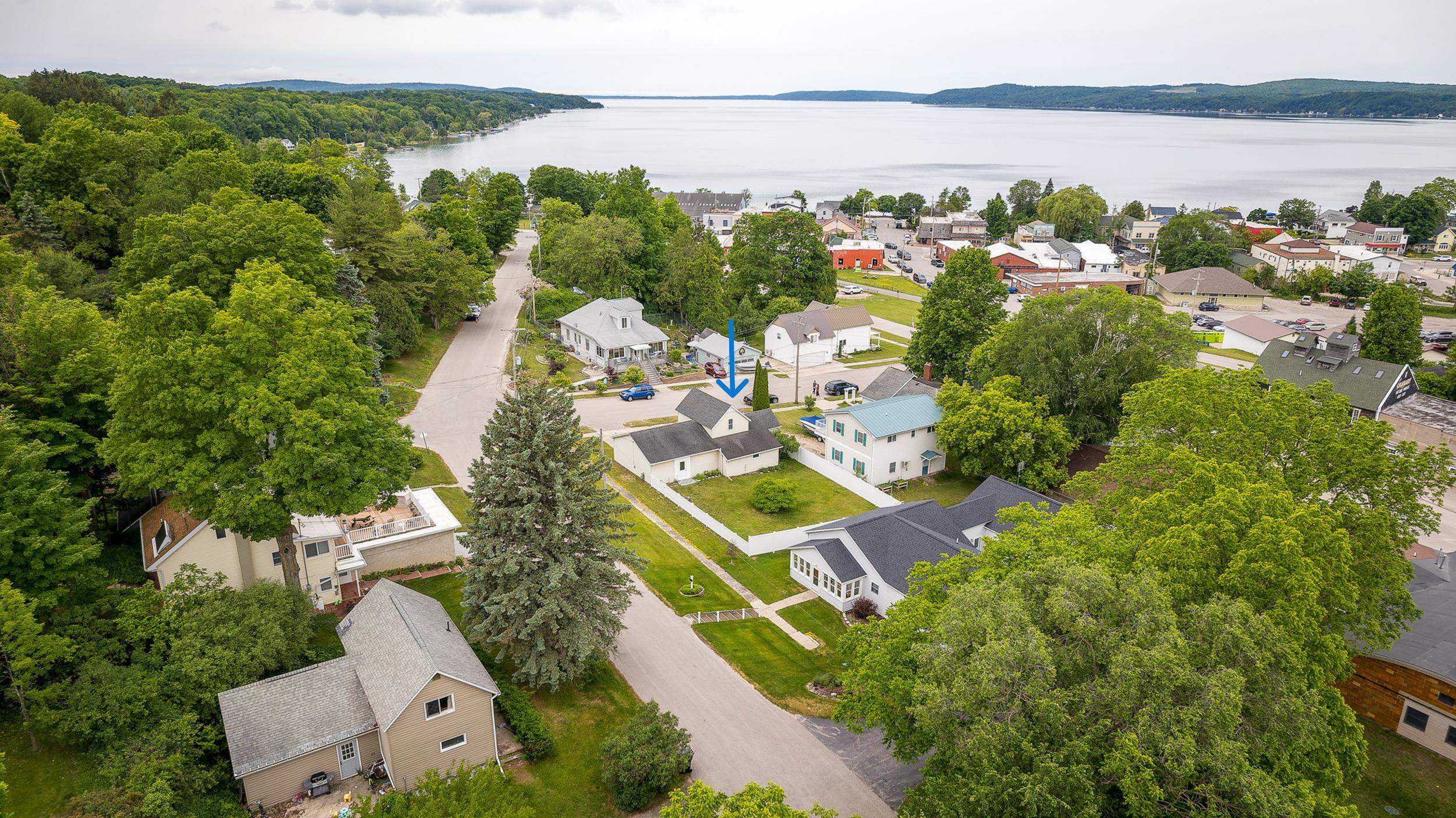 3rd image of 323 Benzie Ct, Beulah, MI 49617 | MLS# 80070250