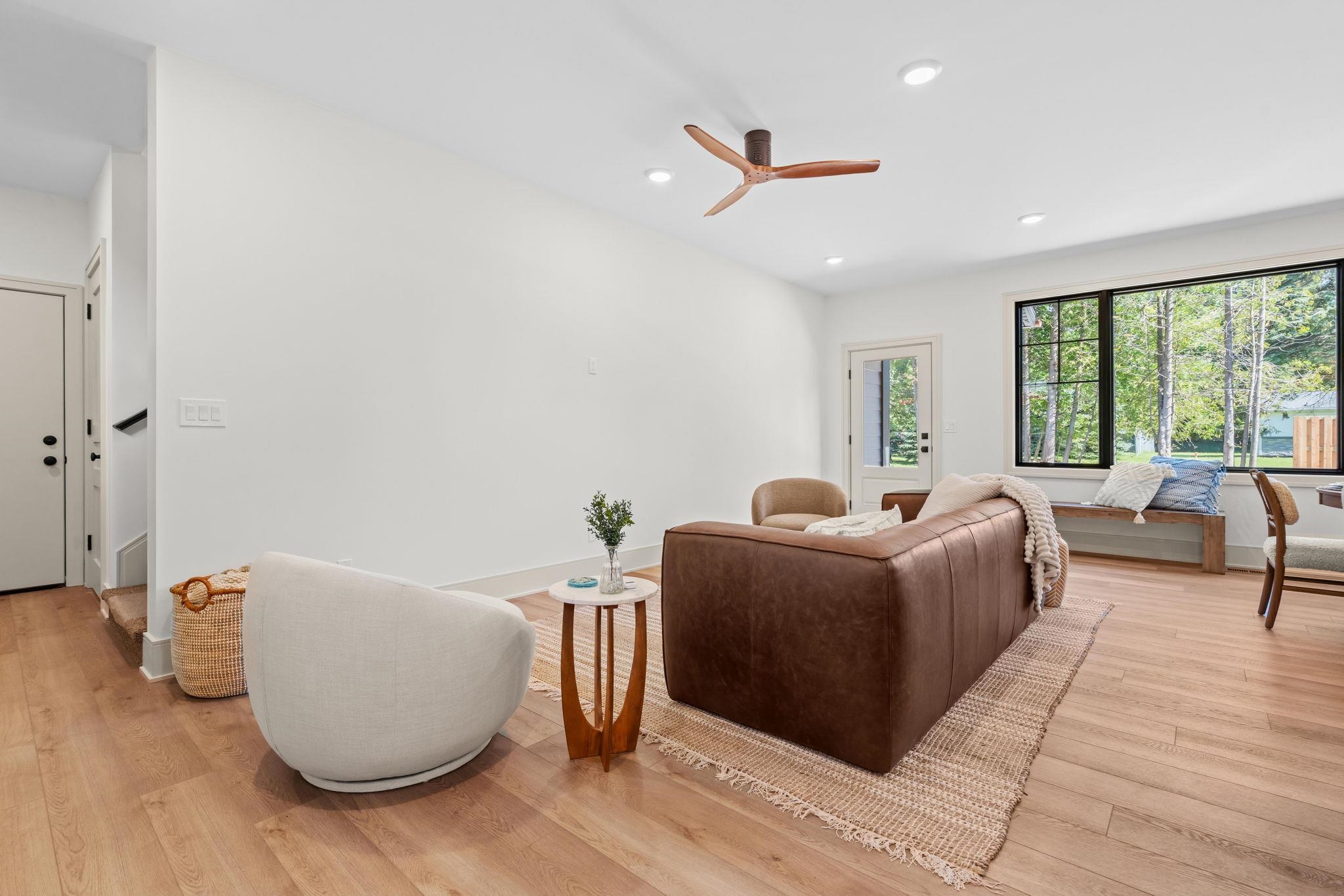 4th image of 1002 May St, Charlevoix, MI 49720