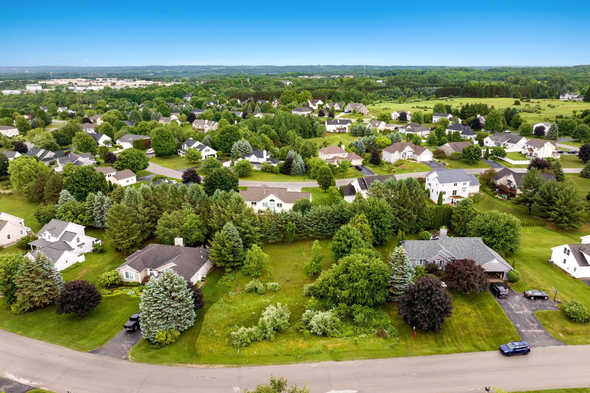 5th image of 4322 Stoneridge Dr, Traverse City, MI 49684 | MLS# 78080070565