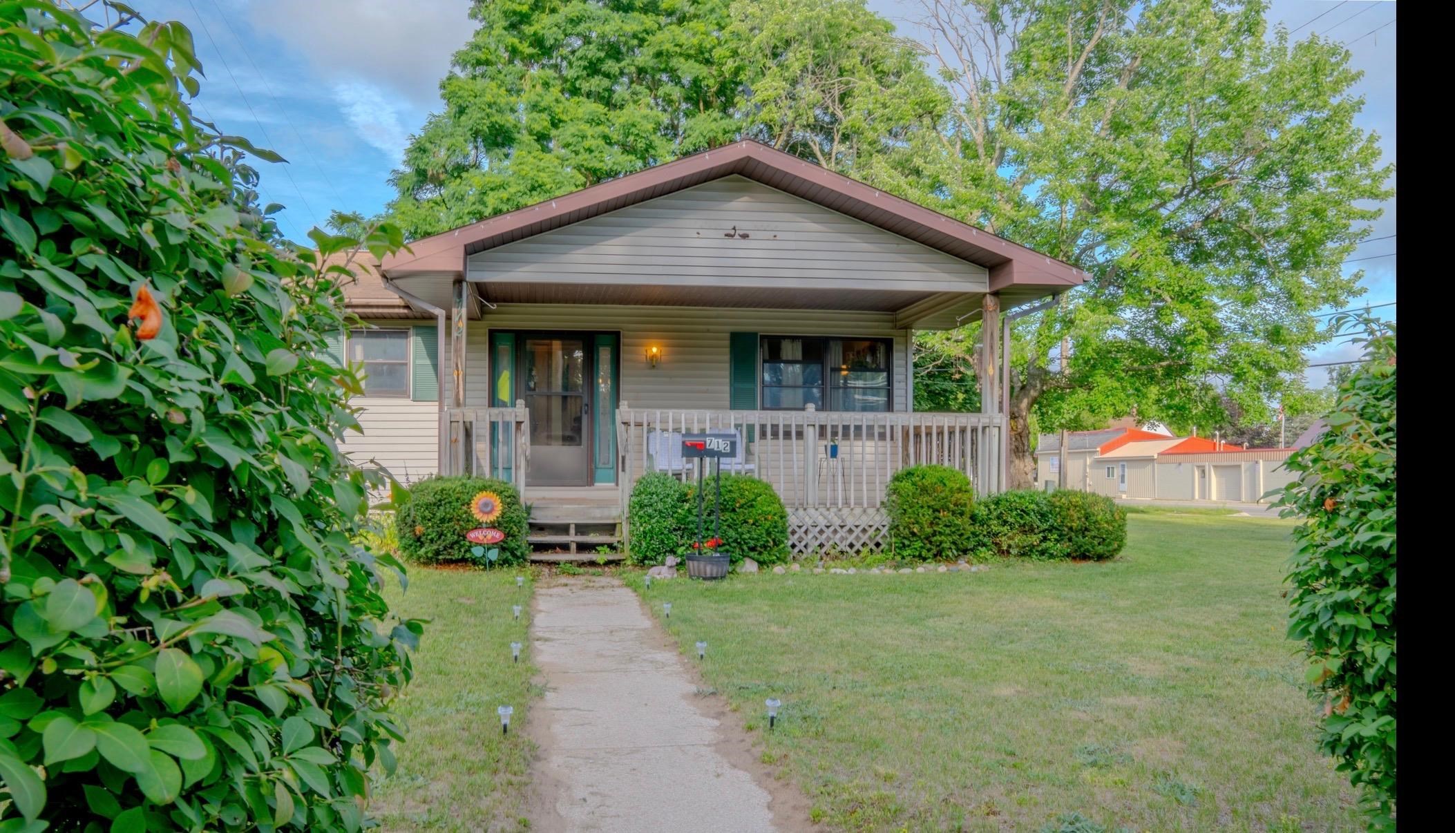 1st image of 712 W Division St, Cadillac, MI 49601 | MLS# 79080070728