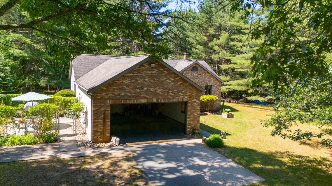 2nd image of 3557 W Pinewood Dr, Roscommon, MI 48653 | MLS# 77080070872