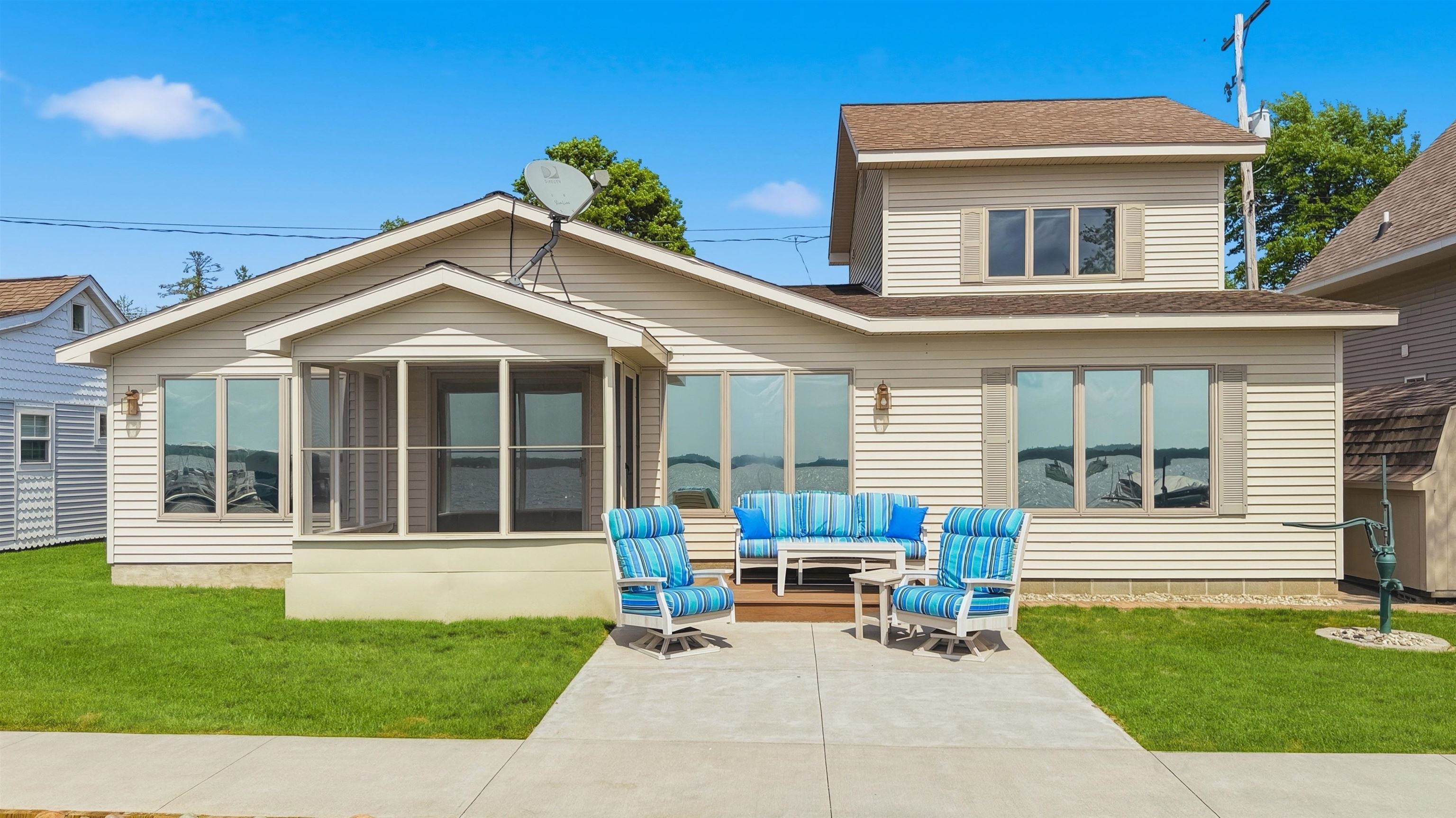 48th image of 1027 E Lake Mitchell Dr, Cadillac, MI 49601 | MLS# 78080070914