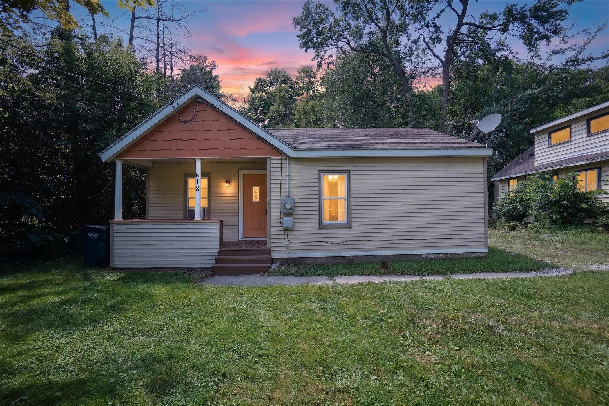 1st image of 618 S Magnolia Dr, Lansing, MI 48912 | MLS# 79080070992
