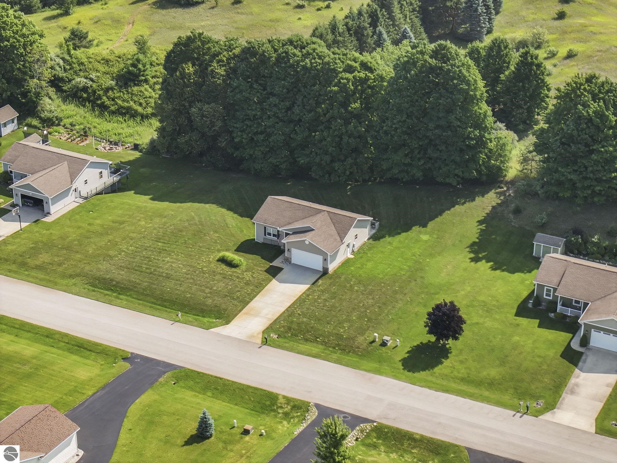Photo 2 of Single family home for sale at 4592 Fairway Dr, Traverse City, MI 49685 | MLS# 78080071118 | Listing updated on 2026-09-22