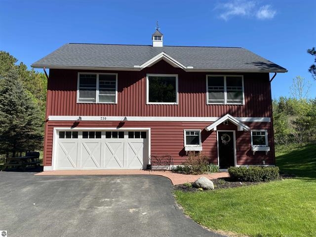 Photo 3 of Single family home for sale at 910 Rusch View Ridge, Traverse City, MI 49696 | MLS# 78080071232 | Listing updated on 2026-10-07