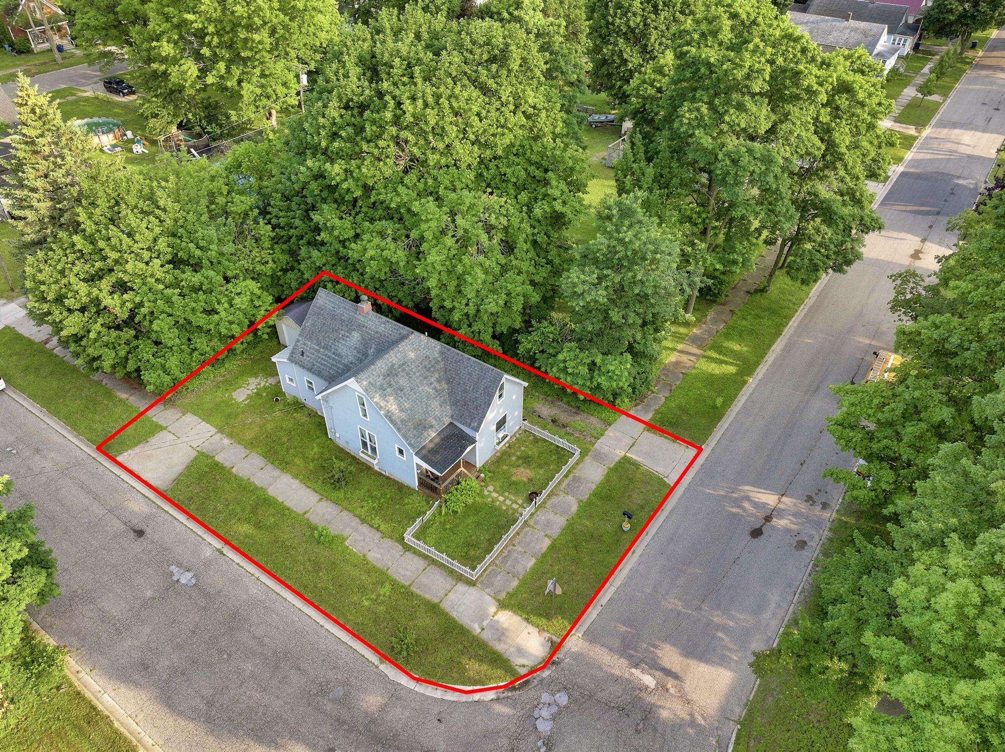 2nd image of 901 Ernst St, Cadillac, MI 49601 | MLS# 78080071419