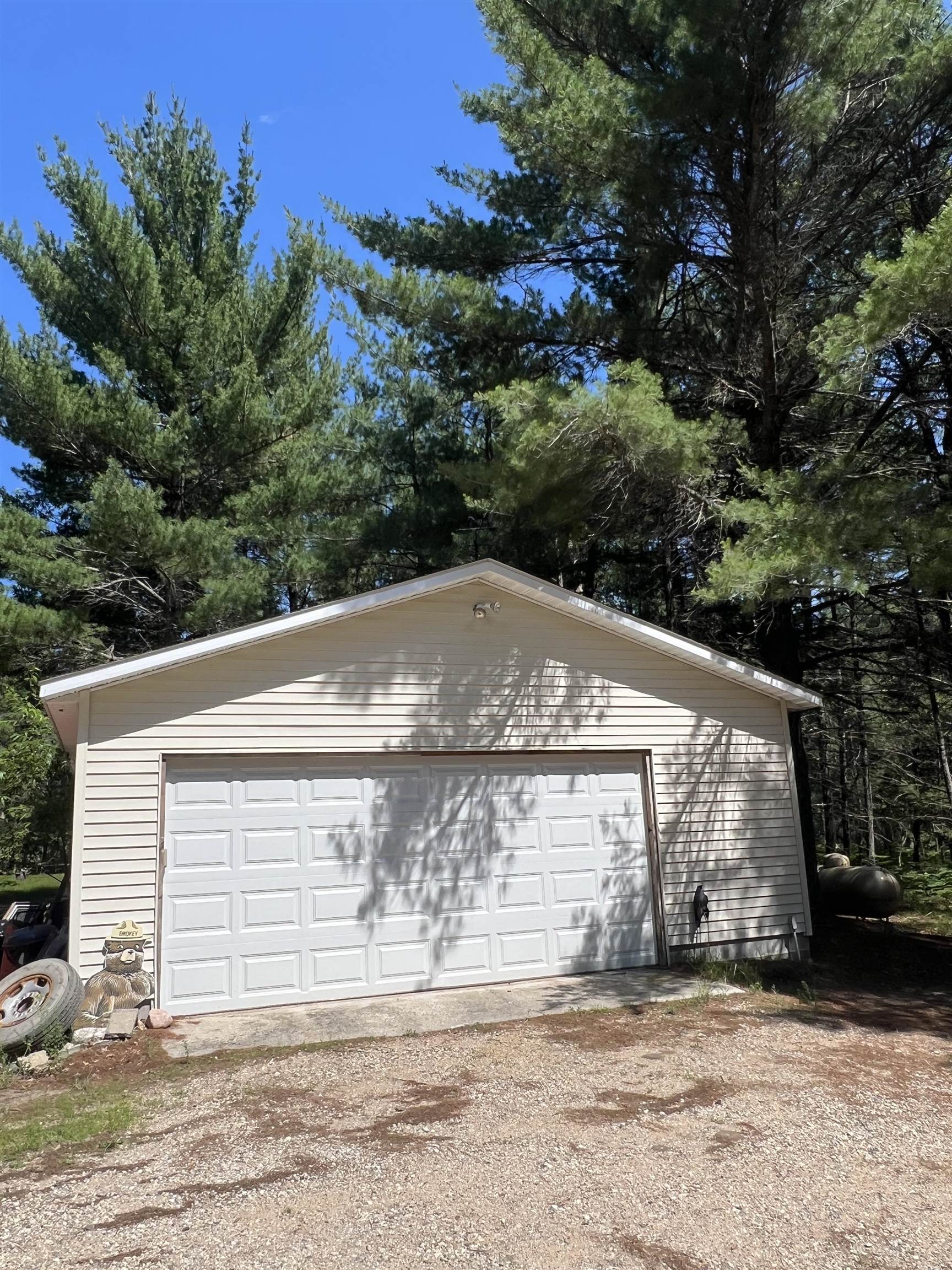 4th image of 2323 Hummingbird Ln, Grayling, MI 49738 | MLS# 80071538