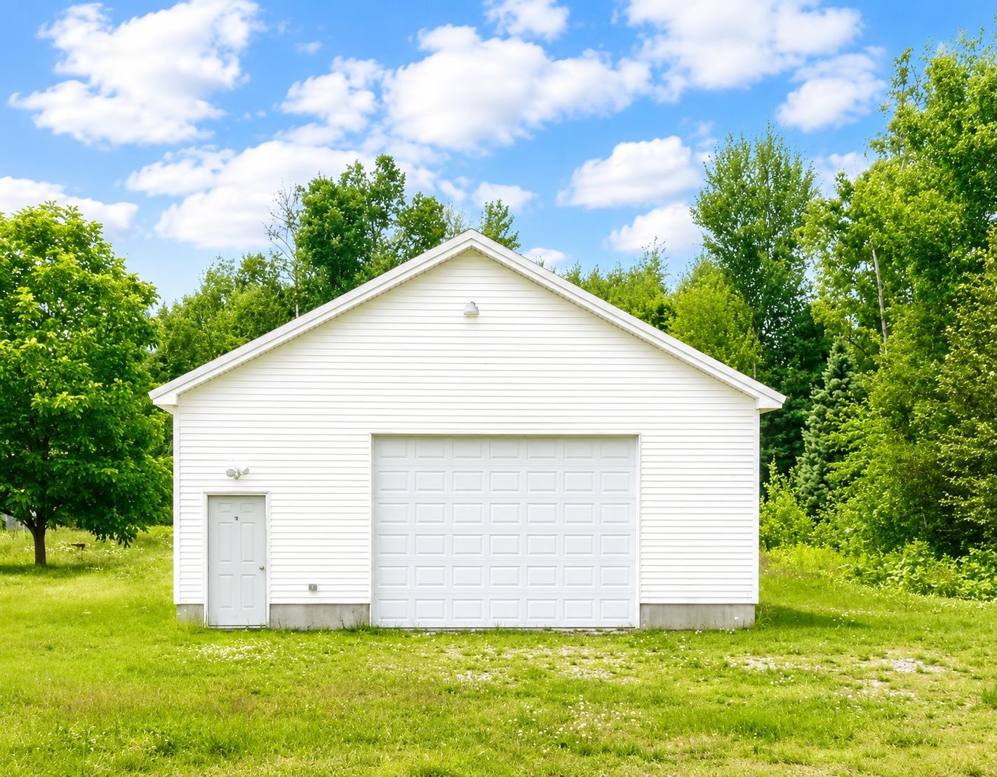 4th image of 9402 Battalion Blvd, Grayling, MI 49738 | MLS# 80071547