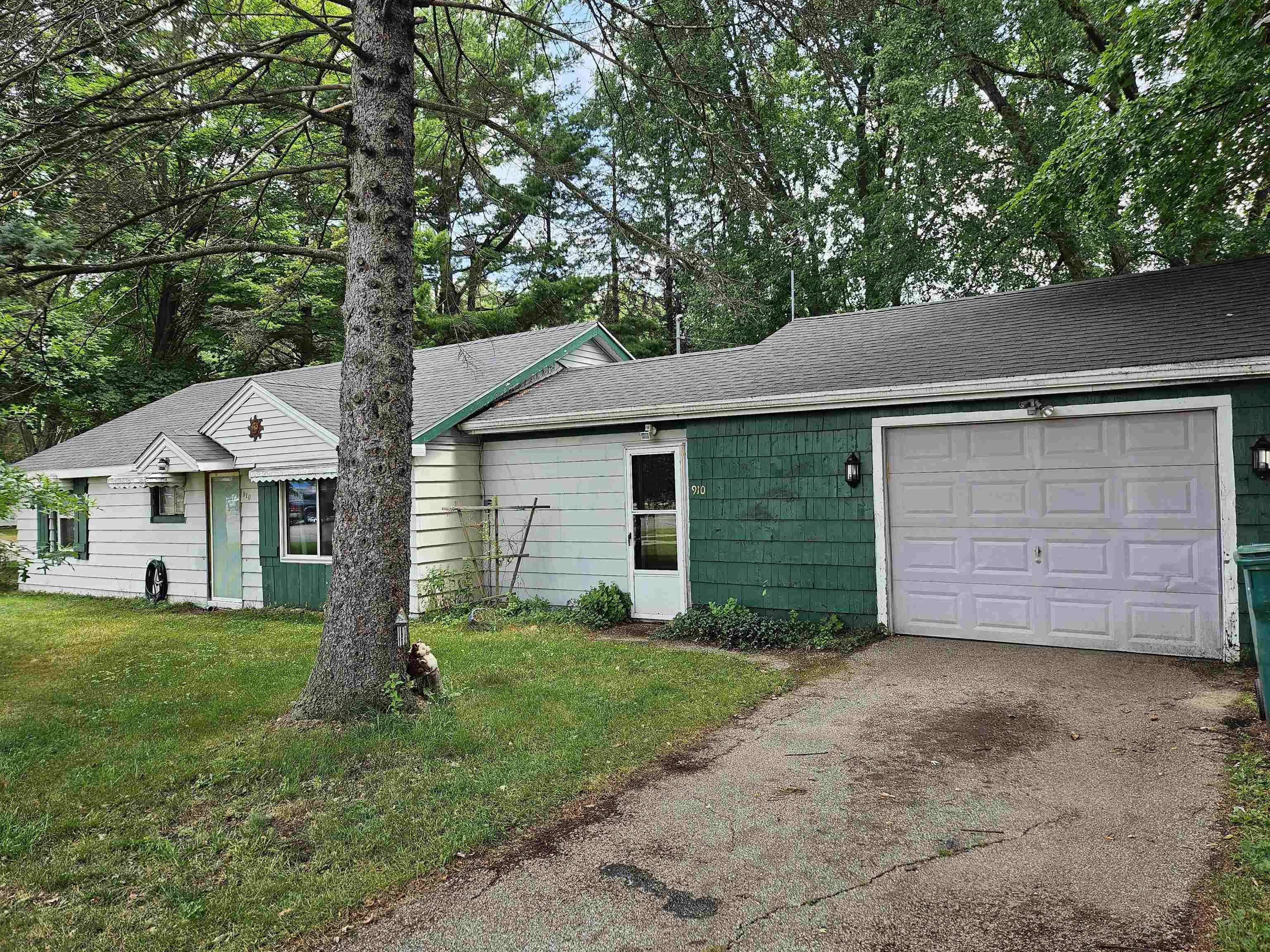 1st image of 910 N Bowery, Gladwin, MI 48624 | MLS# 80071597