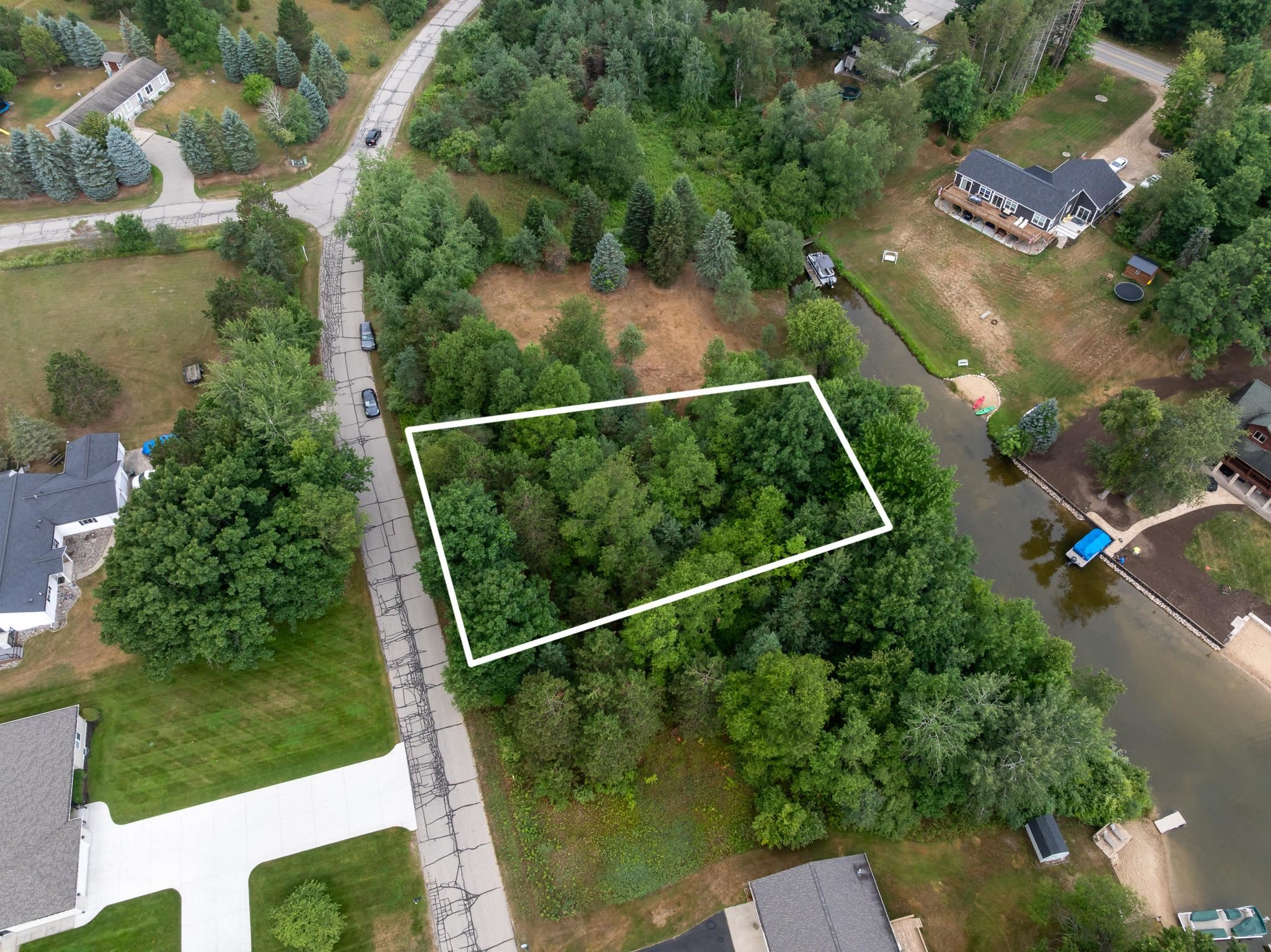 5th image of 1009 Cantabrian Dr, Weidman, MI 48893 | MLS# 80071655