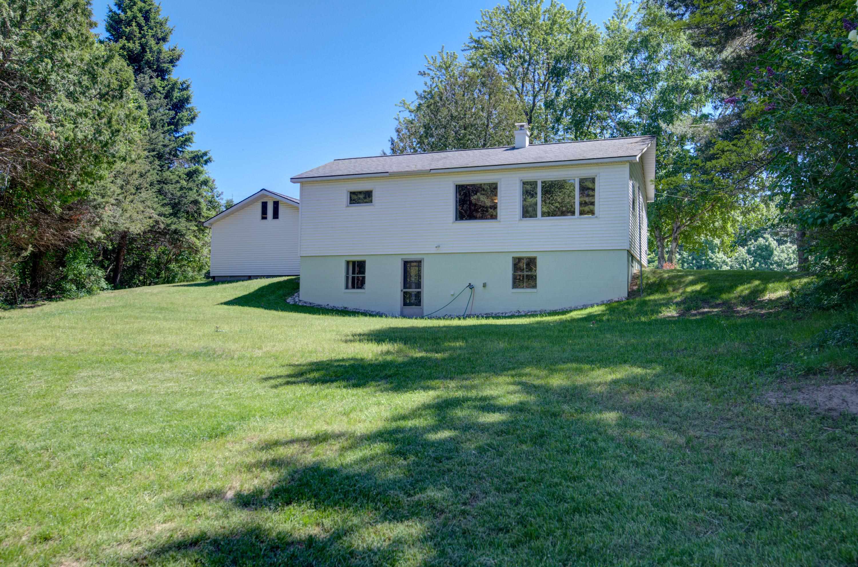 3rd image of 152 Sunset Dr, Frankfort, MI 49635 | MLS# 80071803
