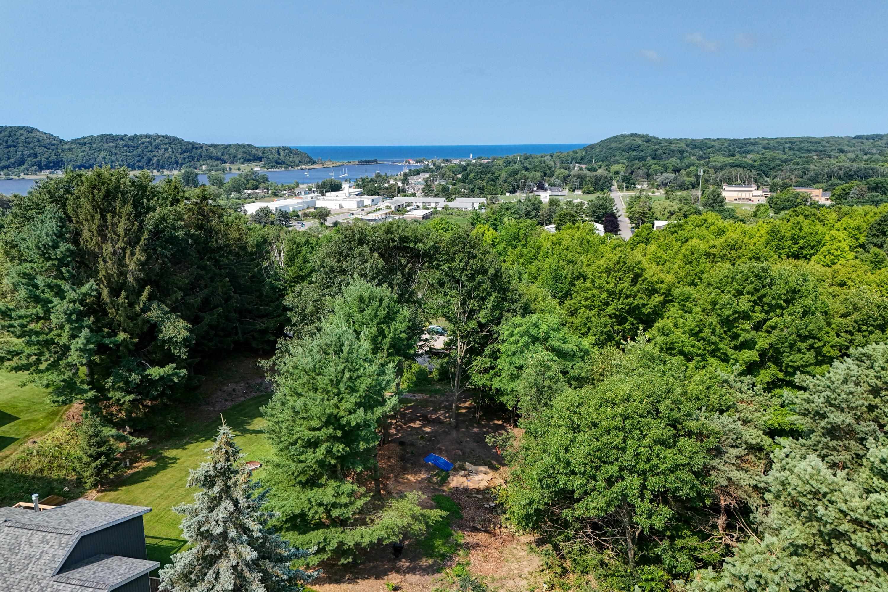 5th image of 152 Sunset Dr, Frankfort, MI 49635 | MLS# 80071803