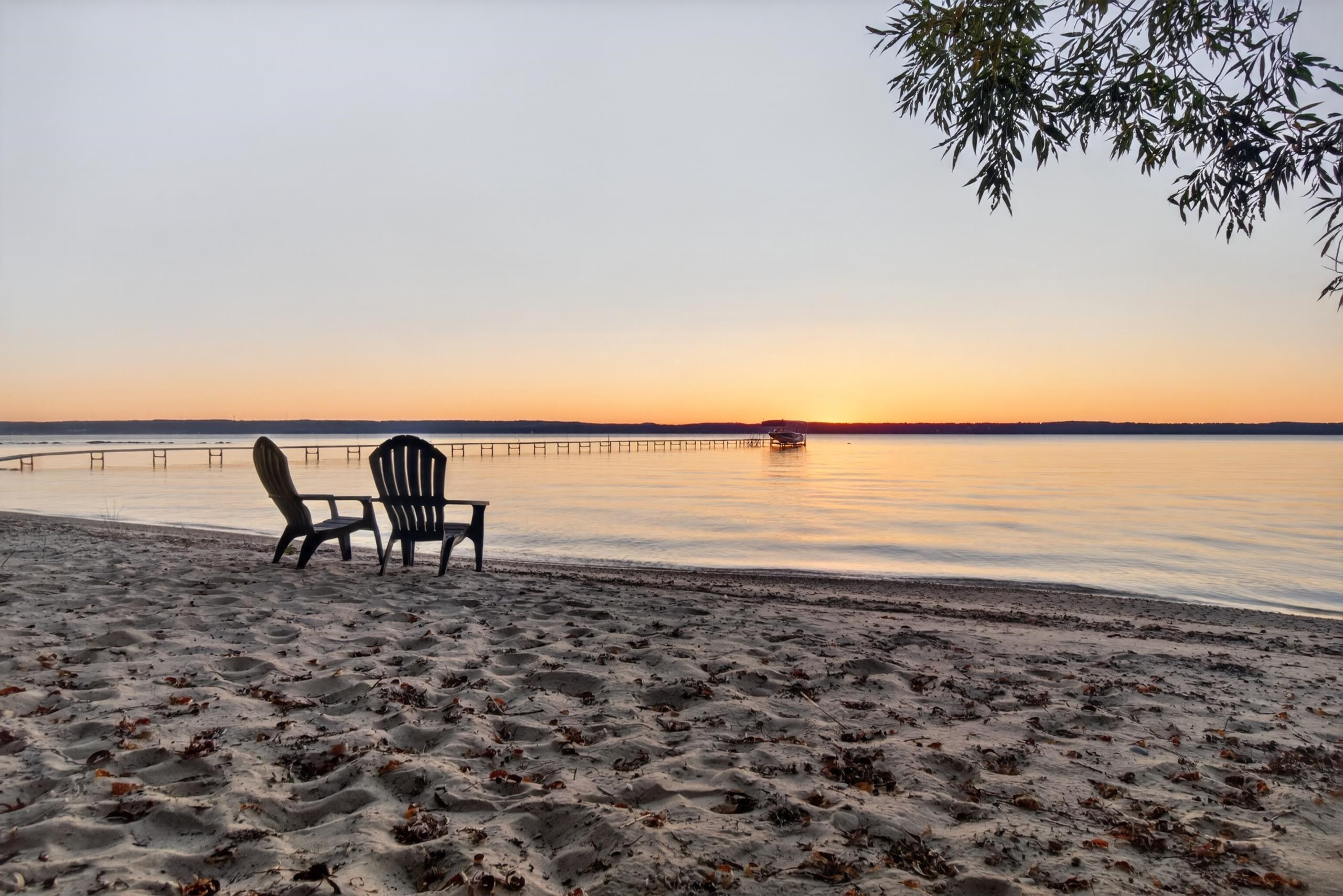 Photo 3 of Single family home for sale at 10101 Peninsula Dr, Traverse City, MI 49686 | MLS# 78080071813 | Listing updated on 2026-09-29