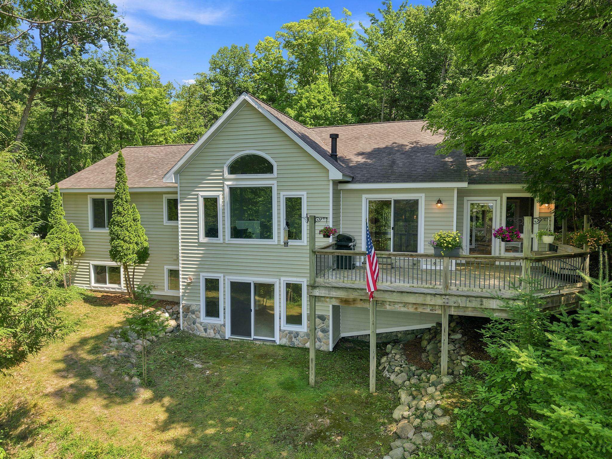 3rd image of 10101 Peninsula Dr, Traverse City, MI 49686 | MLS# 80071813