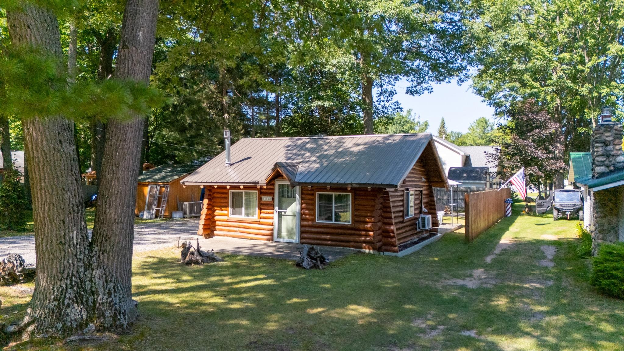 2nd image of 305 Devonshire Dr, Prudenville, MI 48651 | MLS# 80071912
