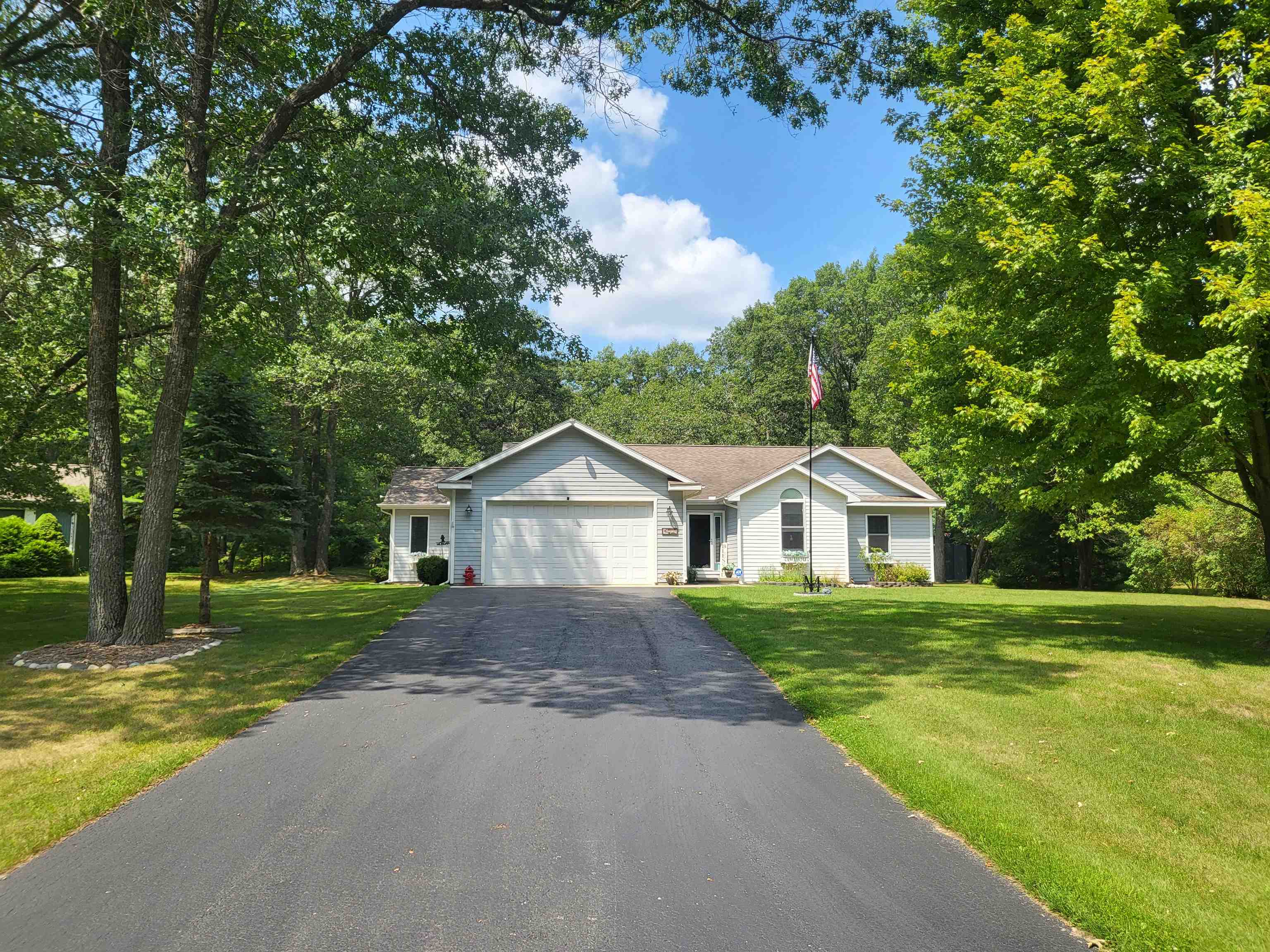 33rd image of 6797 Lakewood Dr, Oscoda, MI 48750 | MLS# 80071919