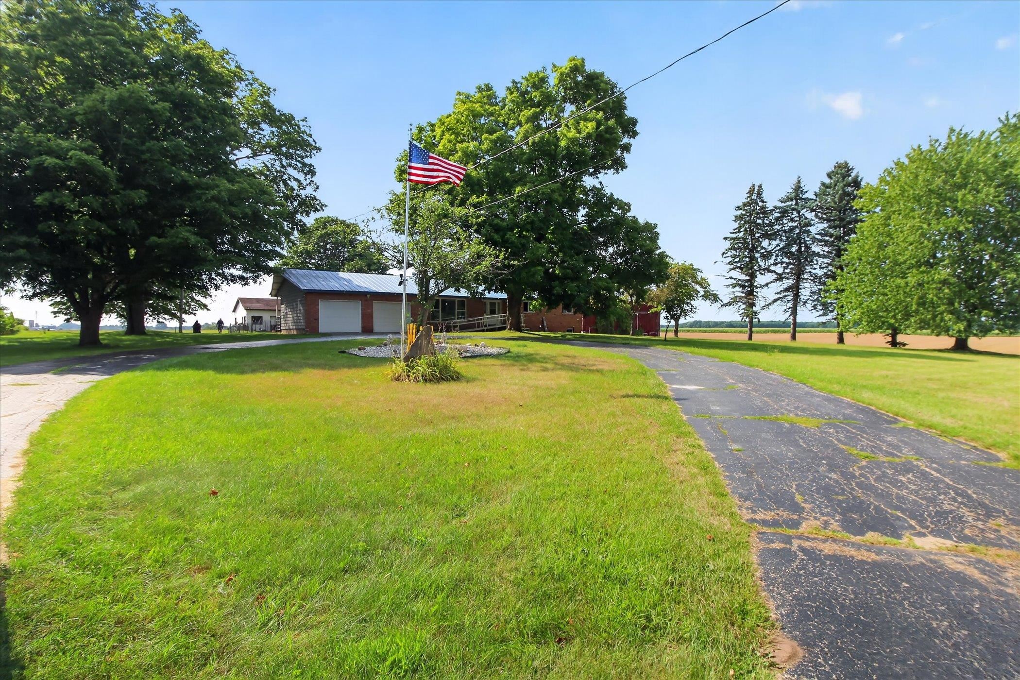 2nd image of 1629 N Warner Rd, Sumner, MI 48889 | MLS# 80071983