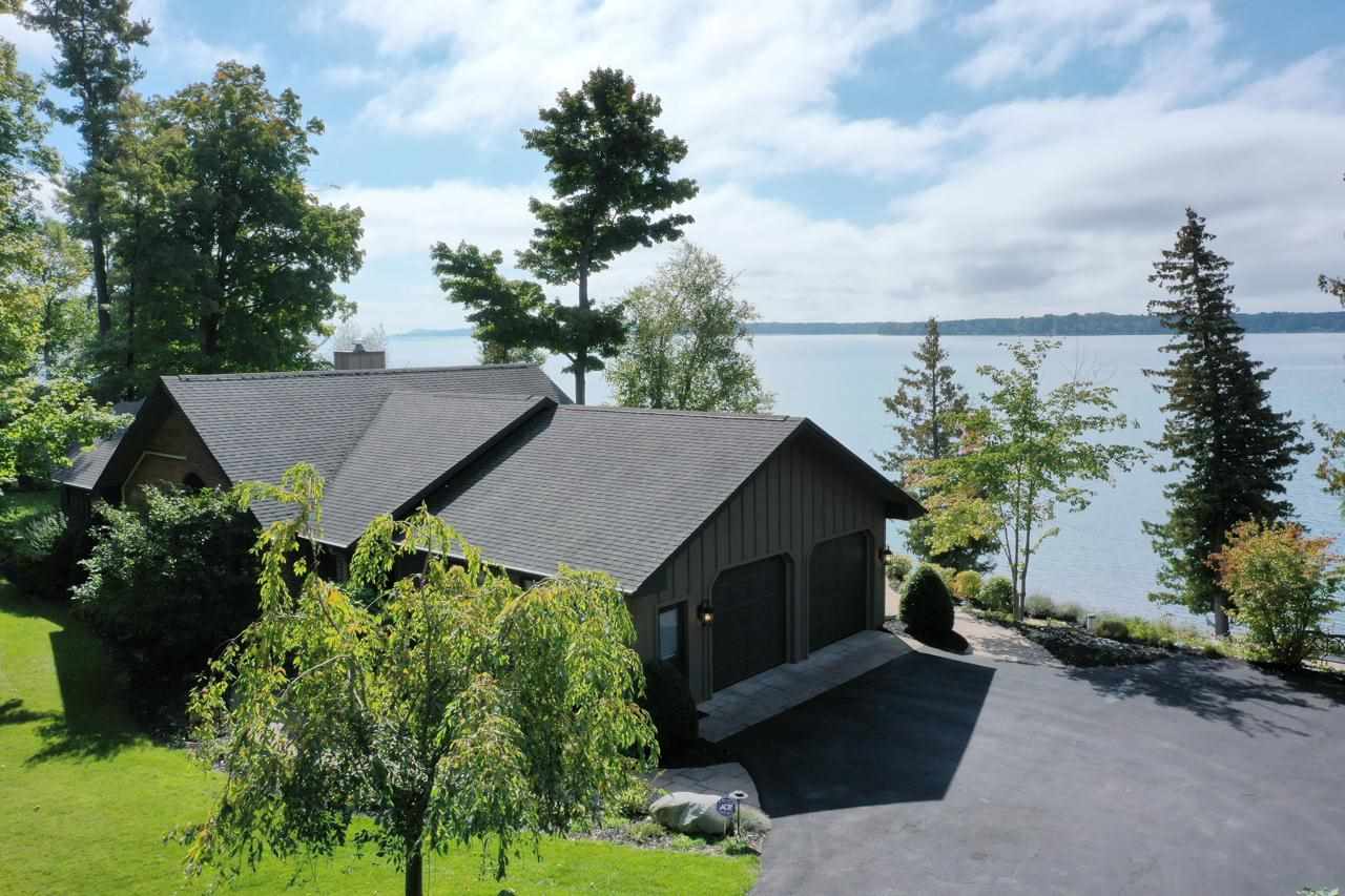3rd image of 4595 Ne Torch Lake Dr, Central Lake, MI 49622 | MLS# 80072001