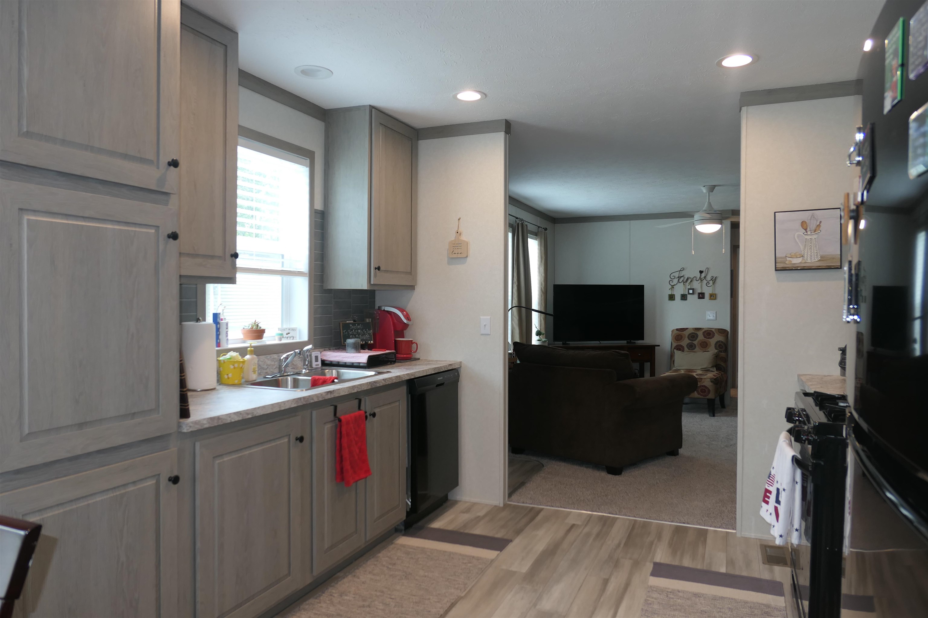 3rd image of 1162 Wellington Dr, Mount Pleasant, MI 48858 | MLS# 80072004