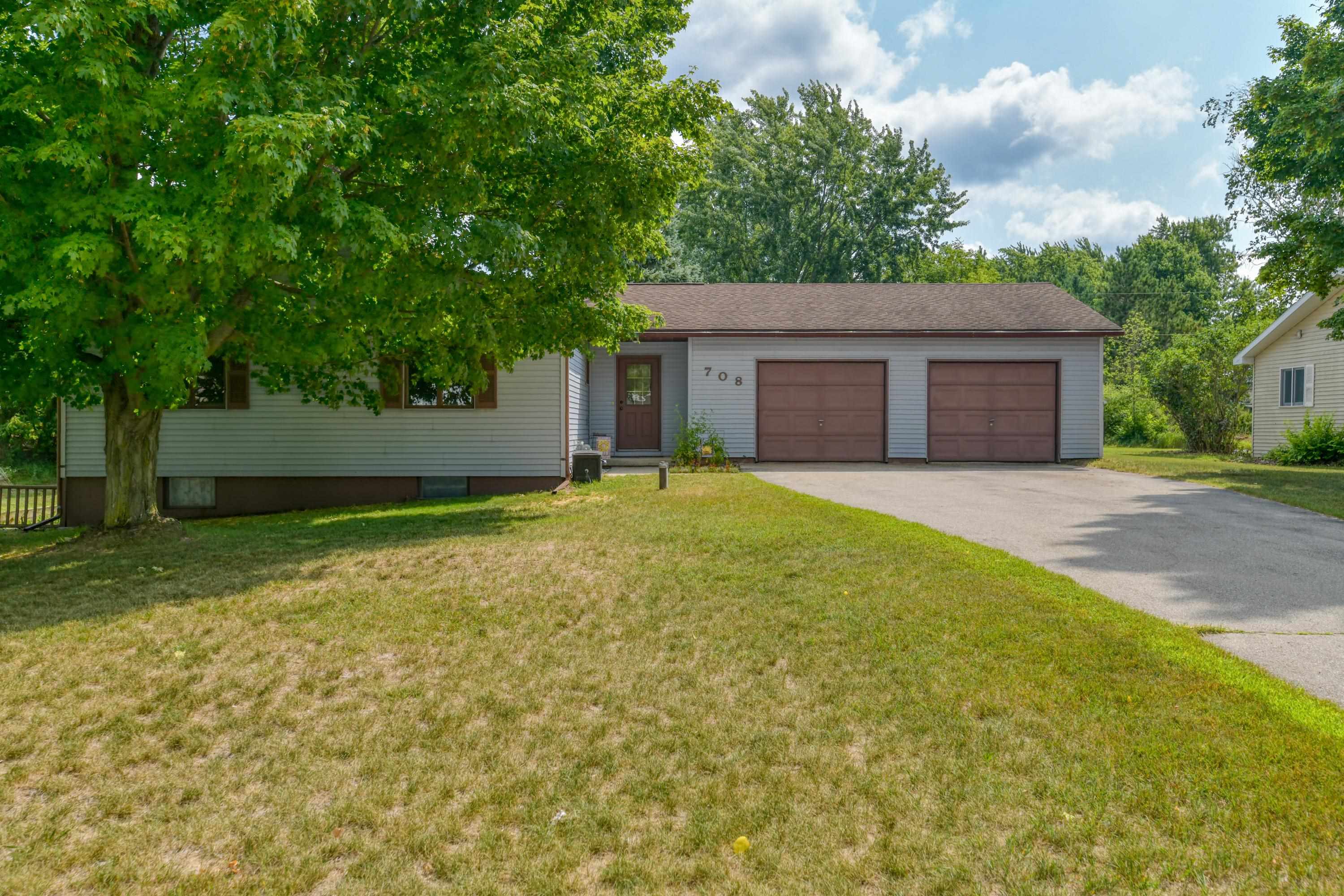 Photo 2 of Single family home for sale at 708 Meadow Dr, Traverse City, MI 49685 | MLS# 78080072042 | Listing updated on 2026-10-06