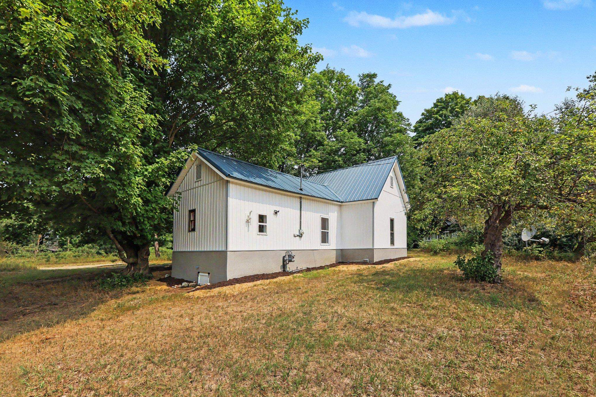 3rd image of 912 S Clark St, Mesick, MI 49668 | MLS# 80072340