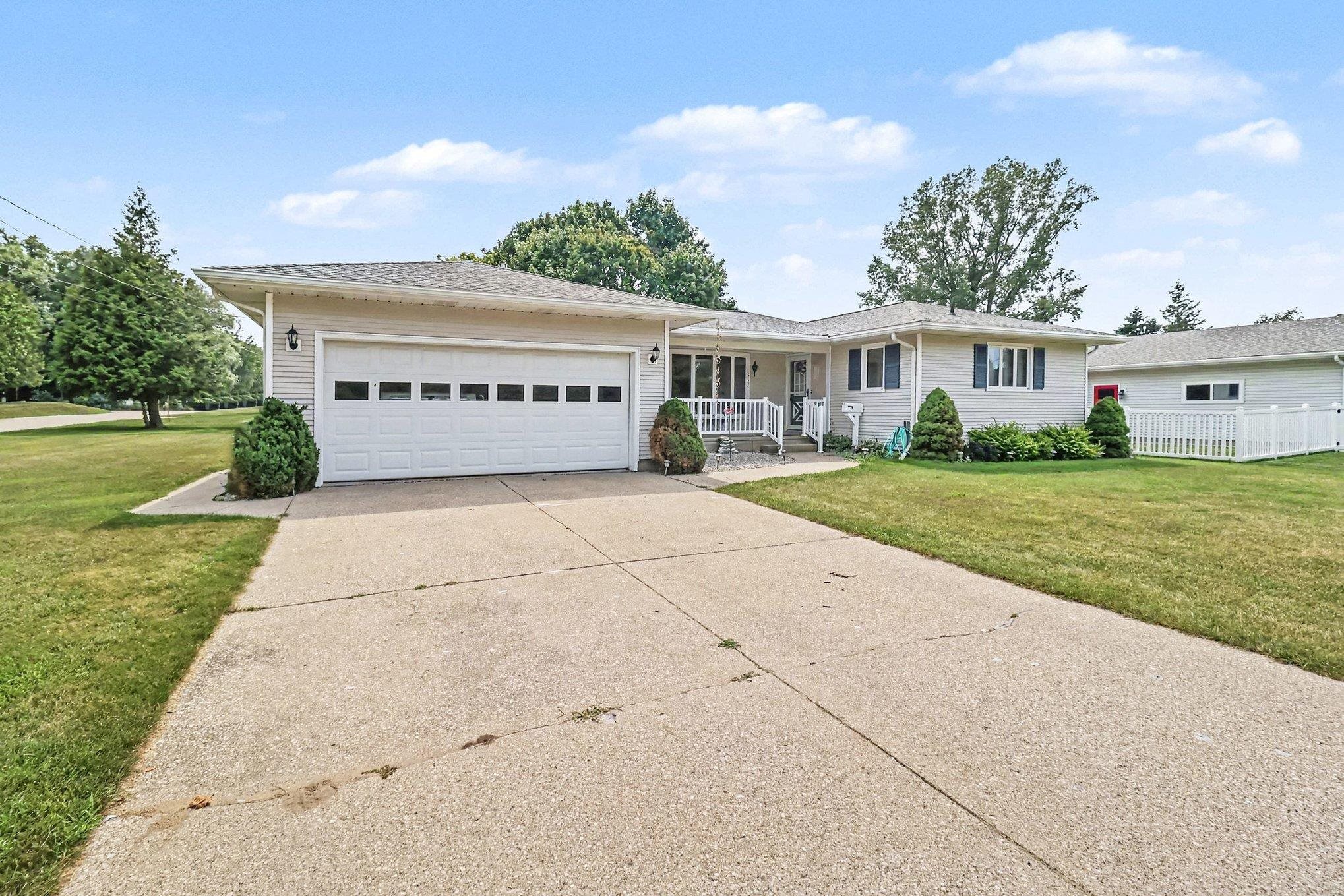 3rd image of 557 Broad Ave, Manistee, MI 49660 | MLS# 80072371