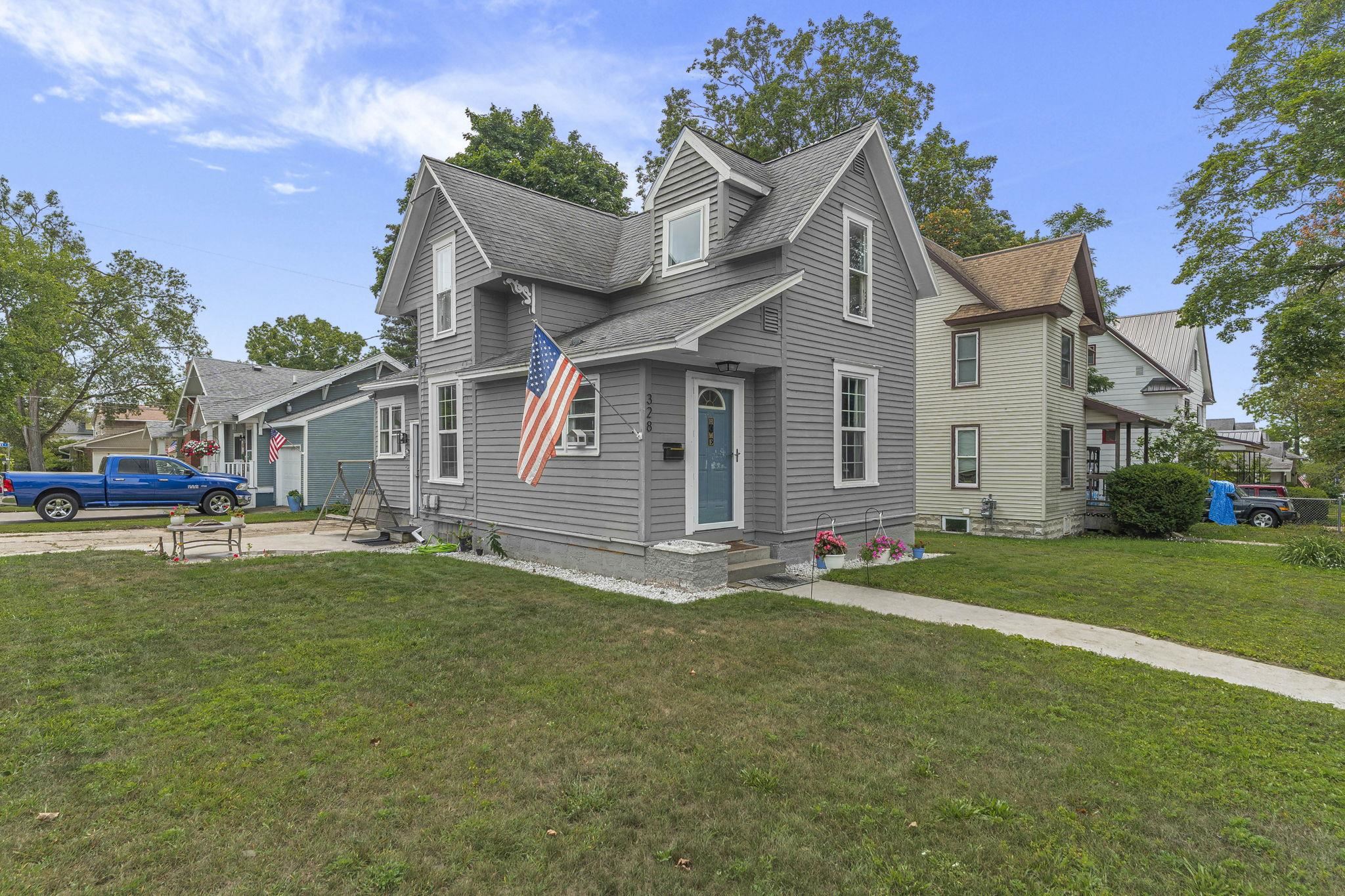 1st image of 328 Howard St, Cadillac, MI 49601 | MLS# 78080072383
