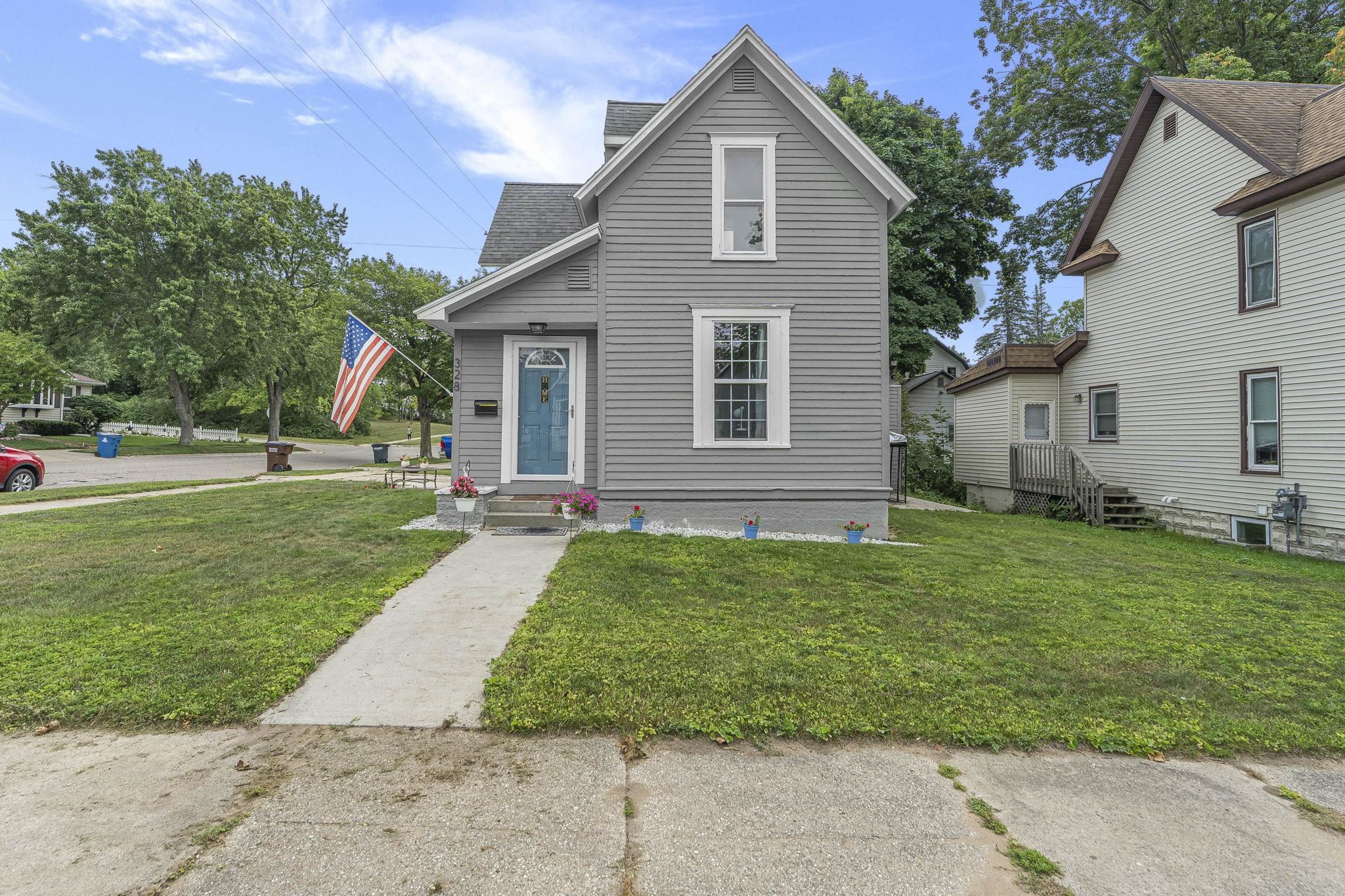24th image of 328 Howard St, Cadillac, MI 49601 | MLS# 78080072383