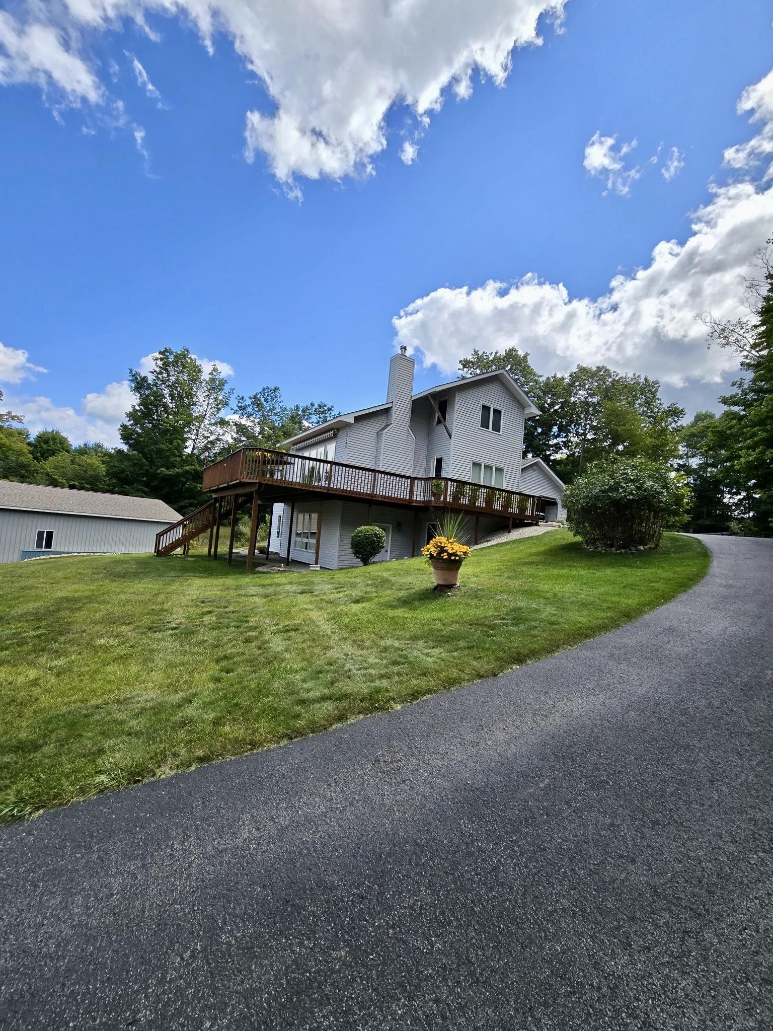 Photo 2 of Single family home for sale at 10746 Deal Rd, Williamsburg, MI 49690 | MLS# 78080072408 | Listing updated on 2026-09-17