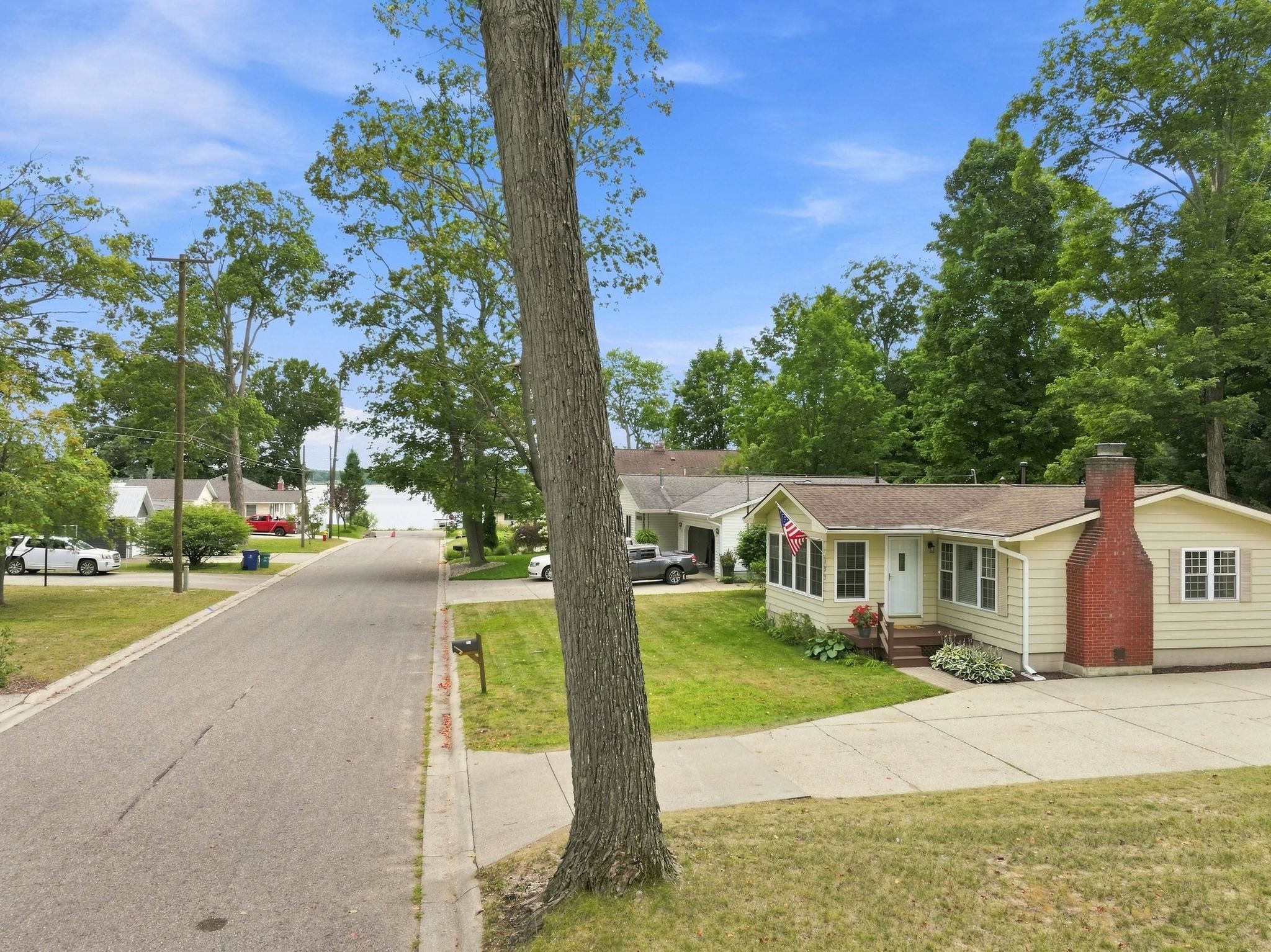 2nd image of 133 Winona Pl, Cadillac, MI 49601 | MLS# 78080072464