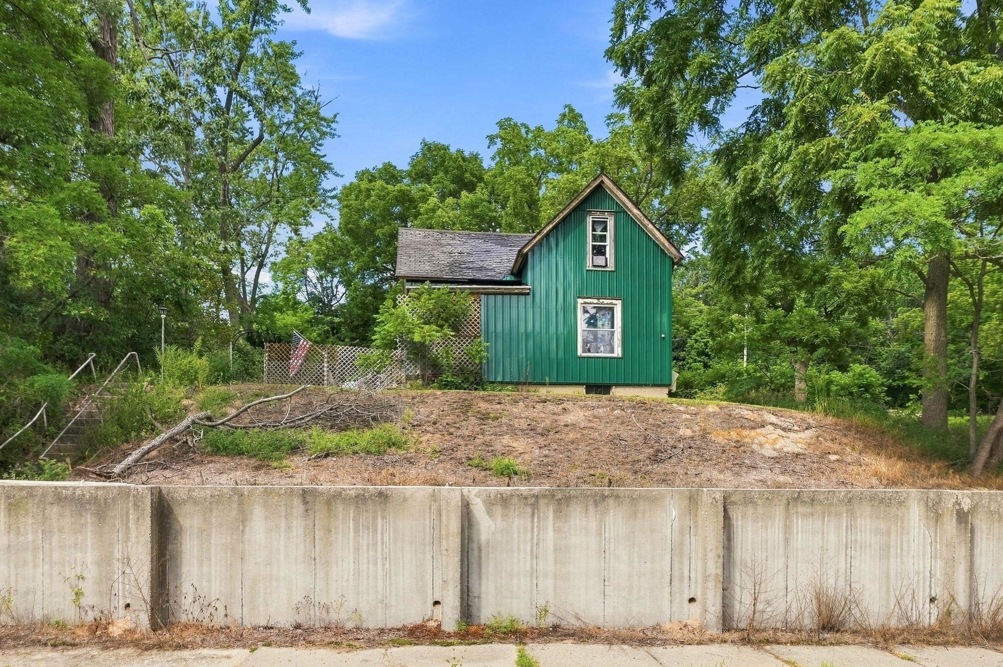 1st image of 441 Washington St, Cadillac, MI 49601 | MLS# 78080072549