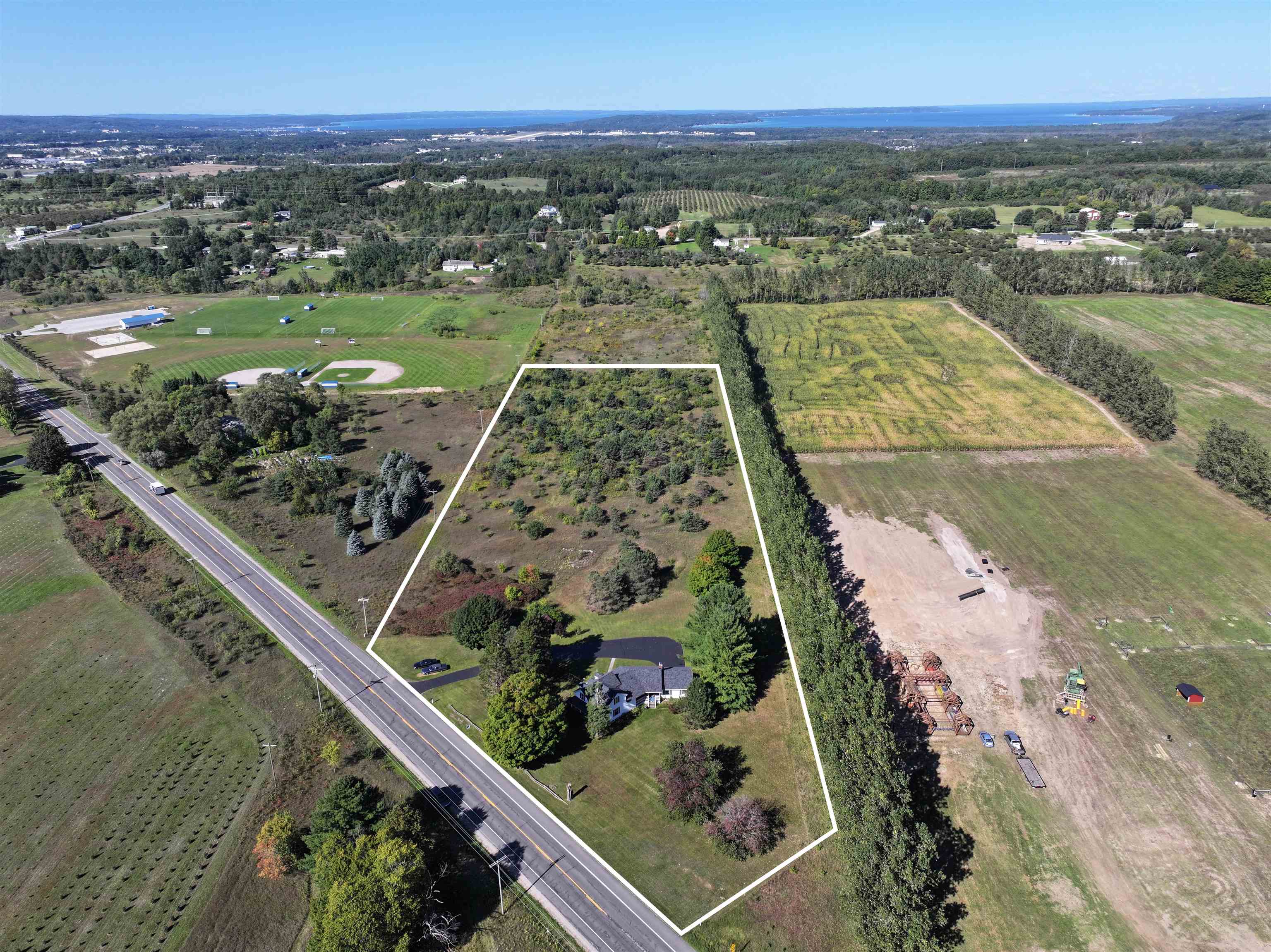 Photo 2 of Single family home for sale at 425 Garfield Rd S, Traverse City, MI 49696 | MLS# 78080072554 | Listing updated on 2026-10-07