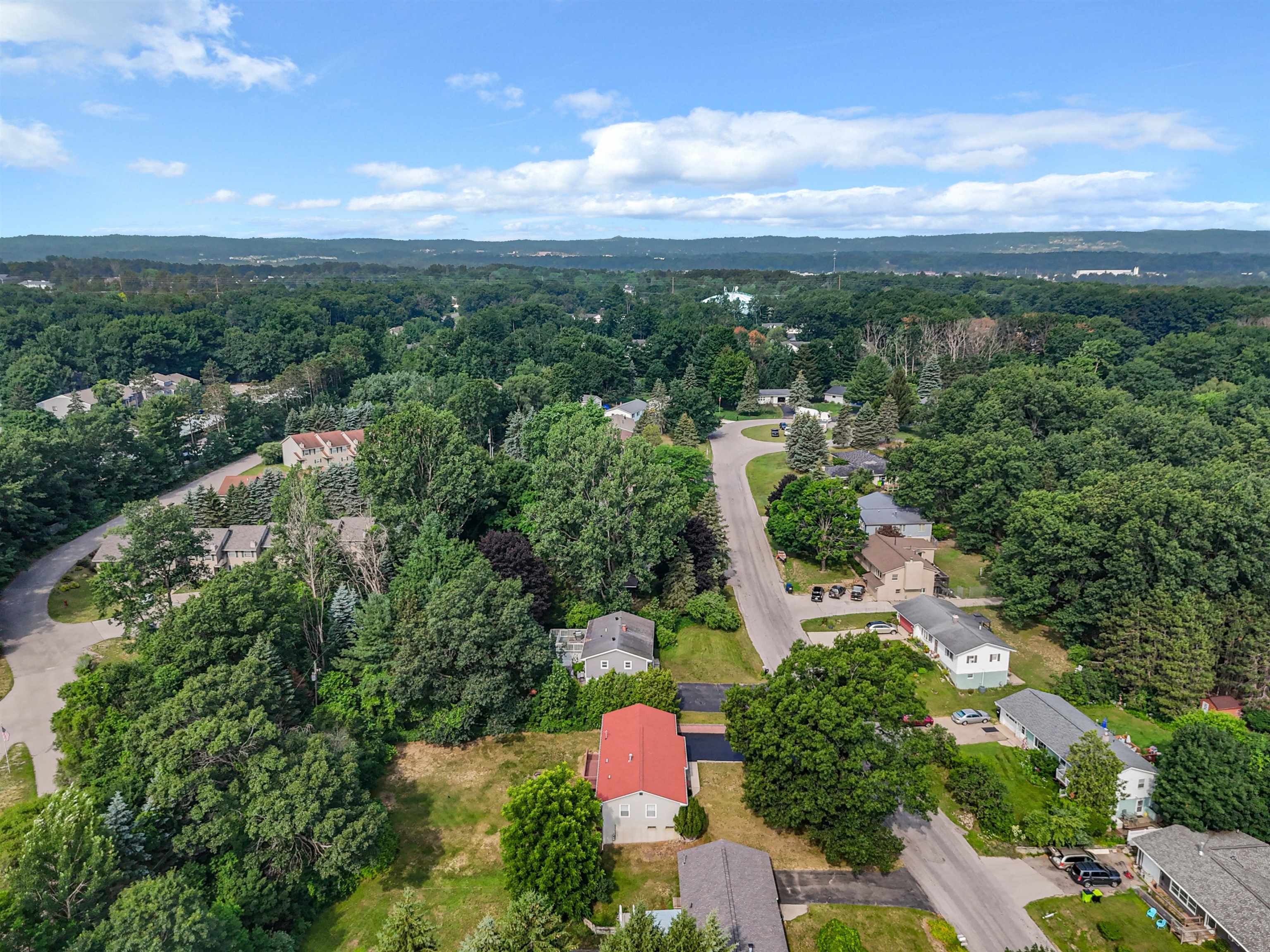 2nd image of 1101 Knoll Crest Ct, Garfield Charter Township Grand Traverse, MI 49686 | MLS# 78080072794