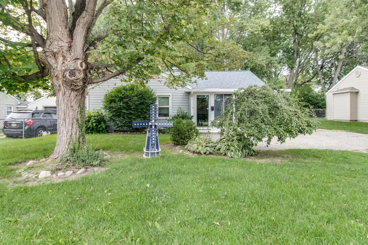 2nd image of 548 Riverside Dr, Battle Creek, MI 49015 | MLS# 80072822