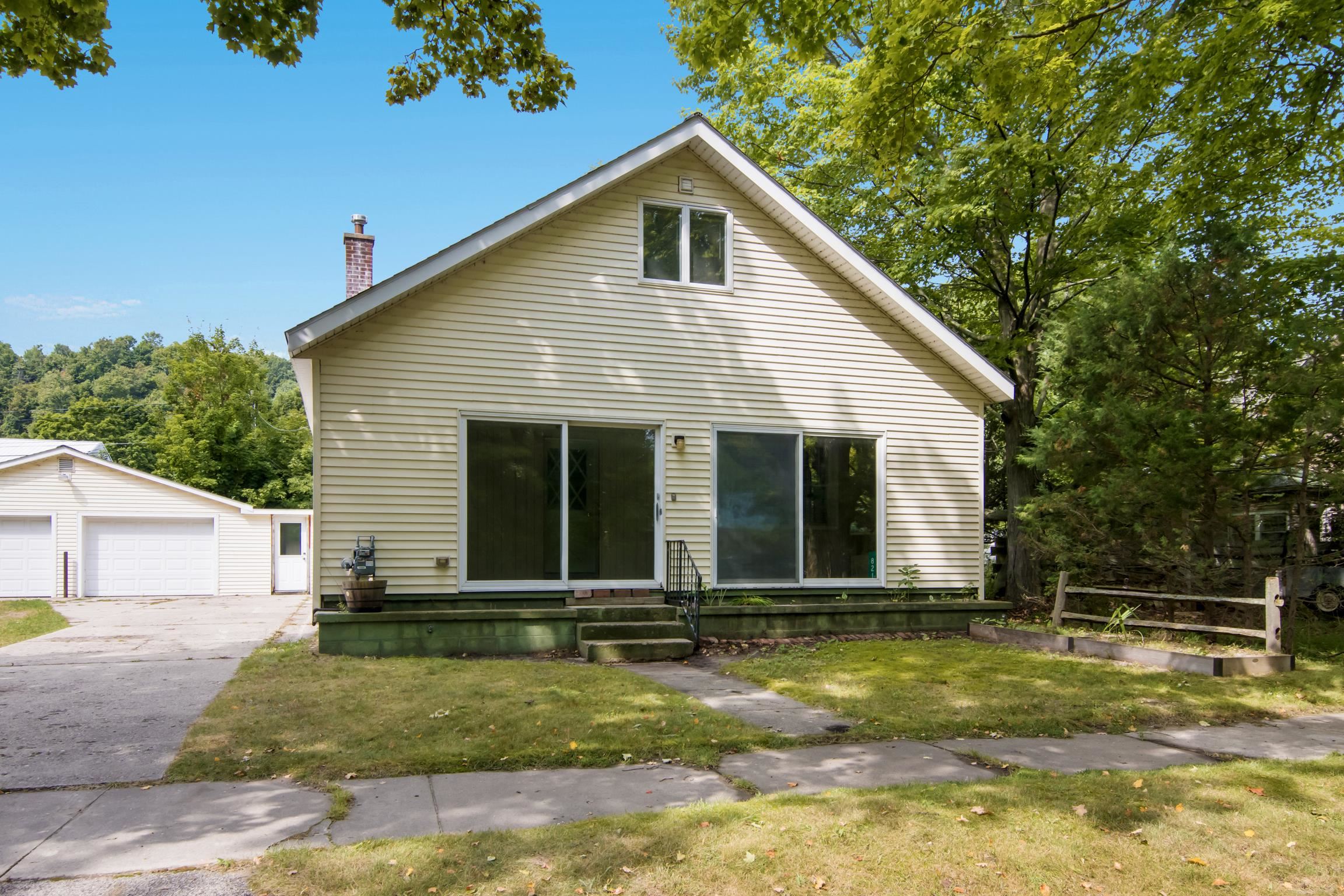 3rd image of 821 Lincoln Ave, Elberta, MI 49628 | MLS# 80072935
