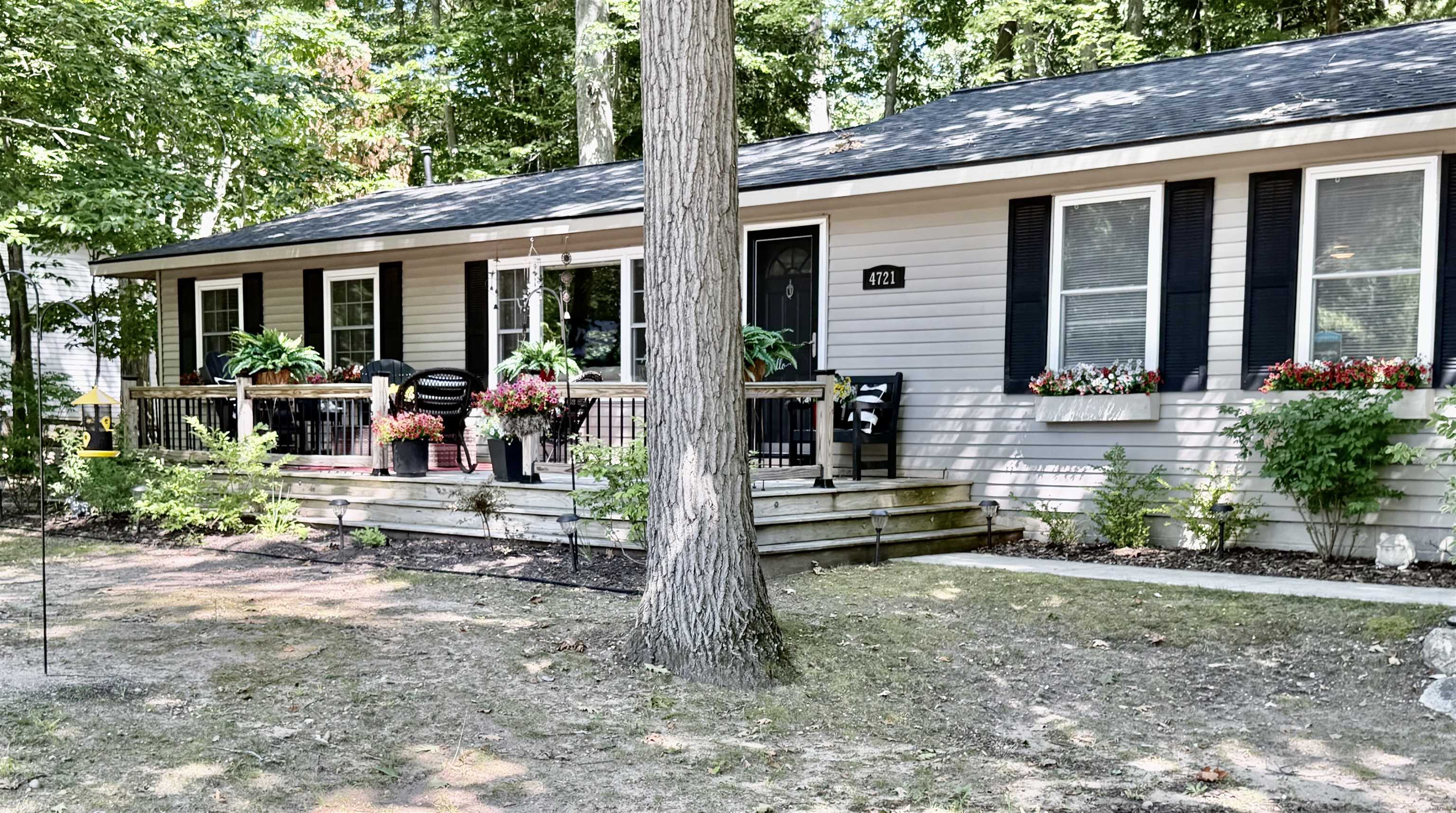 Photo 1 of Single family home for sale at 4721 E Sanford Lake Dr, Almira Township Benzie, MI 49650 | MLS# 78080072943 | Listing updated on 2026-09-17