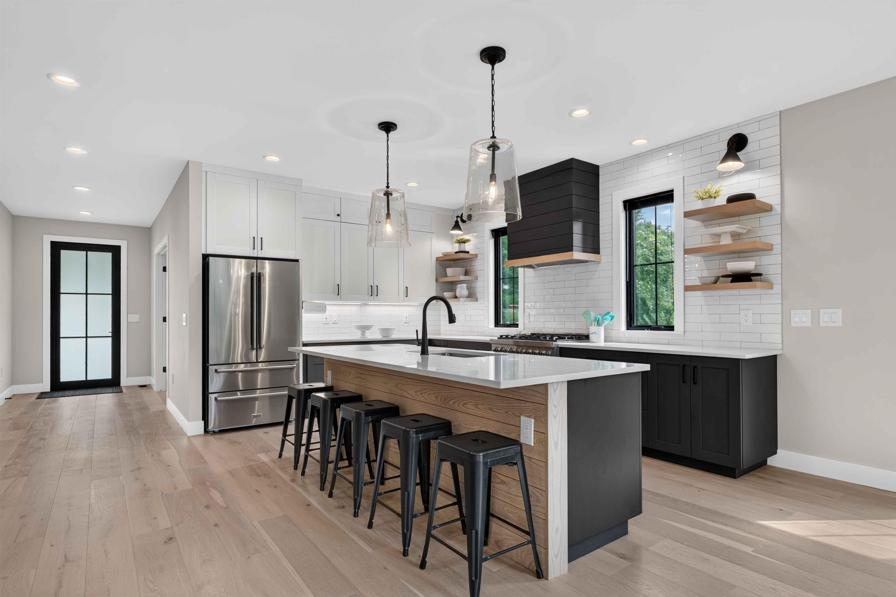 Photo 2 of Single family home for sale at 9336 E Summerfield Dr, Elmwood Charter Township Leelanau, MI 49684 | MLS# 78080072965 | Listing updated on 2026-10-07