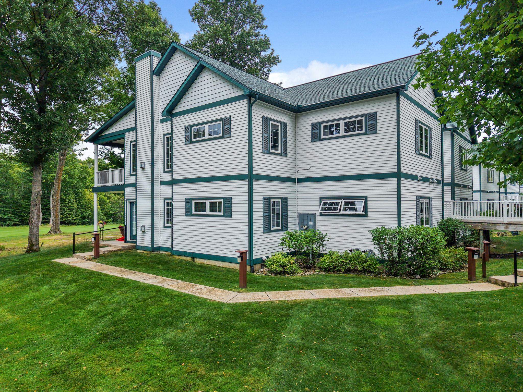 Photo 2 of Sale Pending at 5091 S Spirit Dr, Bellaire, MI 49615 | MLS# 80073004 | Listing updated on 2026-09-15
