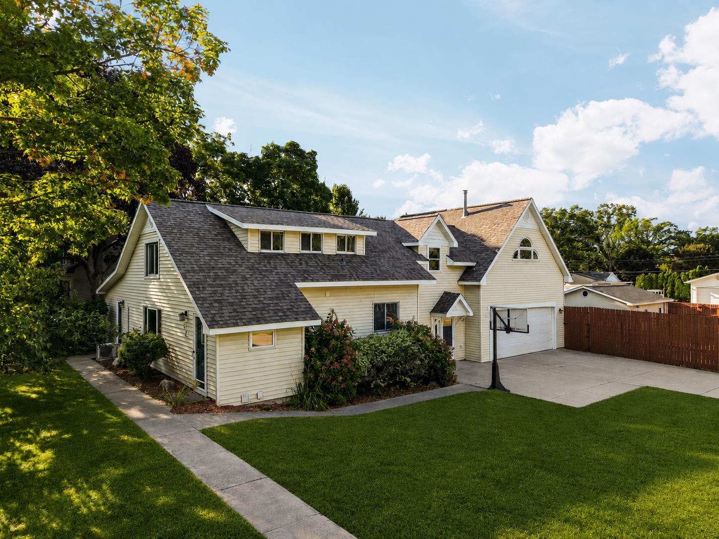 Photo 1 of Single family home for sale at 202 Seventeenth St, Traverse City City Grand Traverse, MI 49684 | MLS# 78080073021 | Listing updated on 2026-10-03